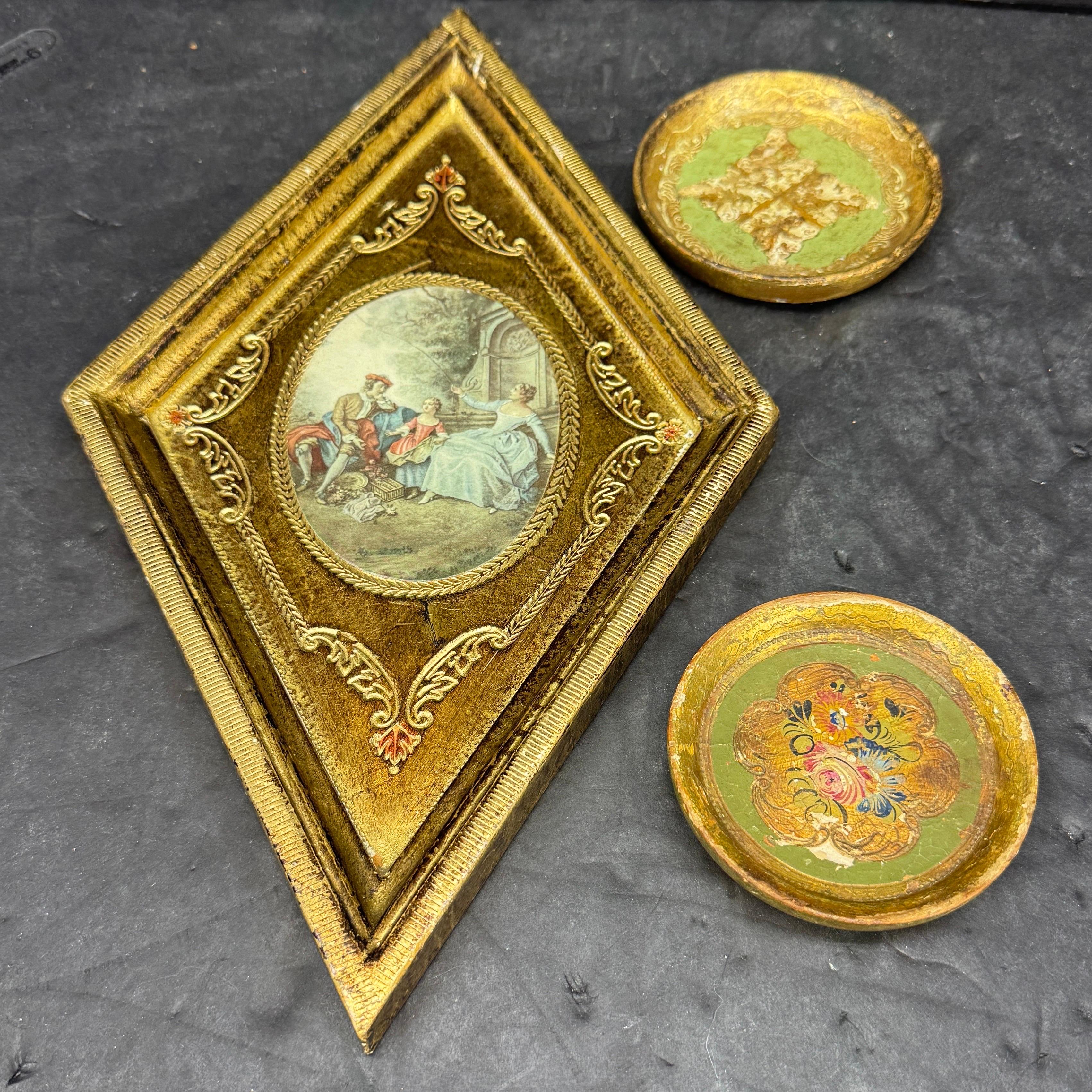 Fatto a mano Collection'S di vassoi dorati e cornici d'arte italiane degli anni '50 circa in vendita