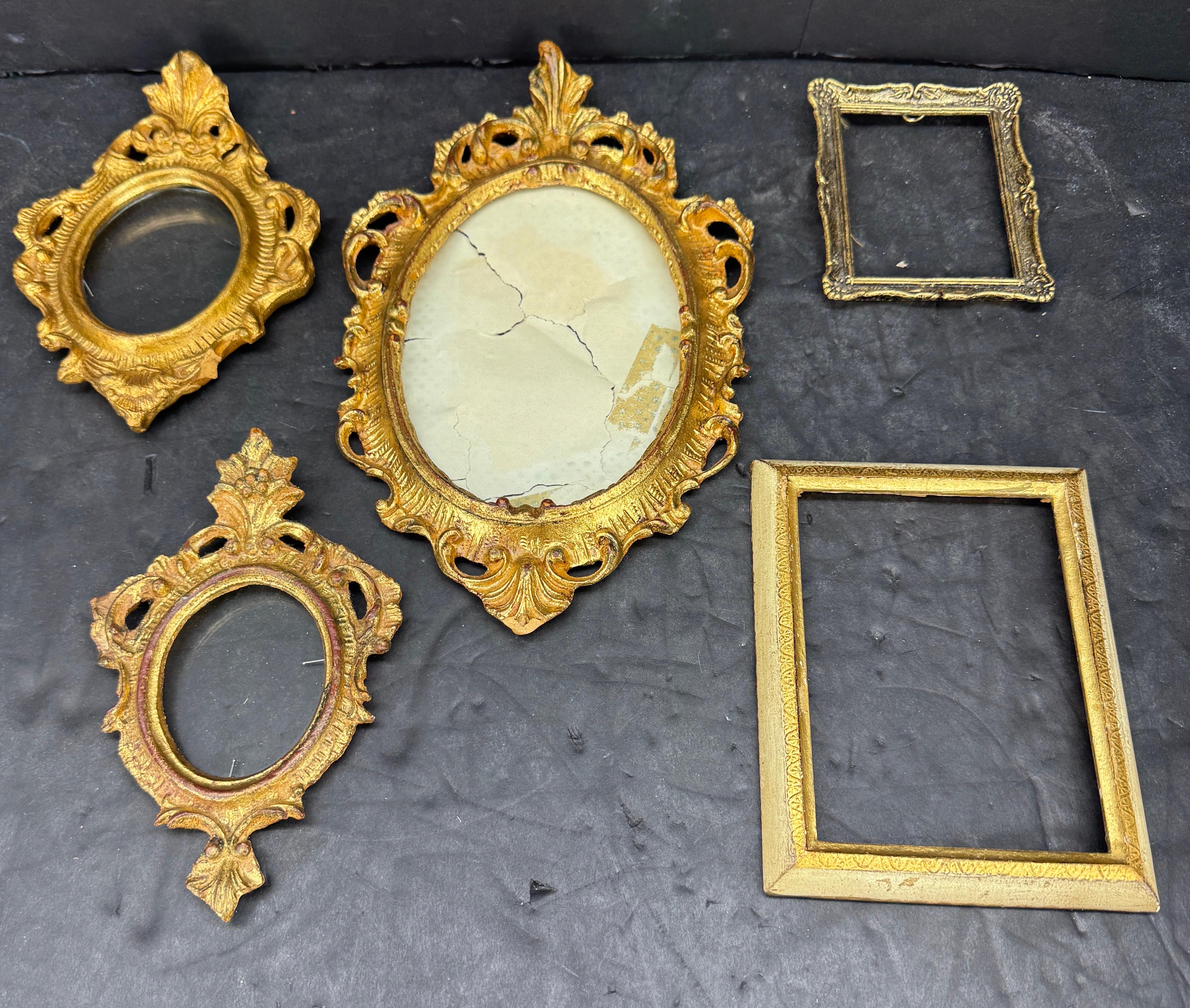 Collection'S di vassoi dorati e cornici d'arte italiane degli anni '50 circa In condizioni buone in vendita a Haddonfield, NJ