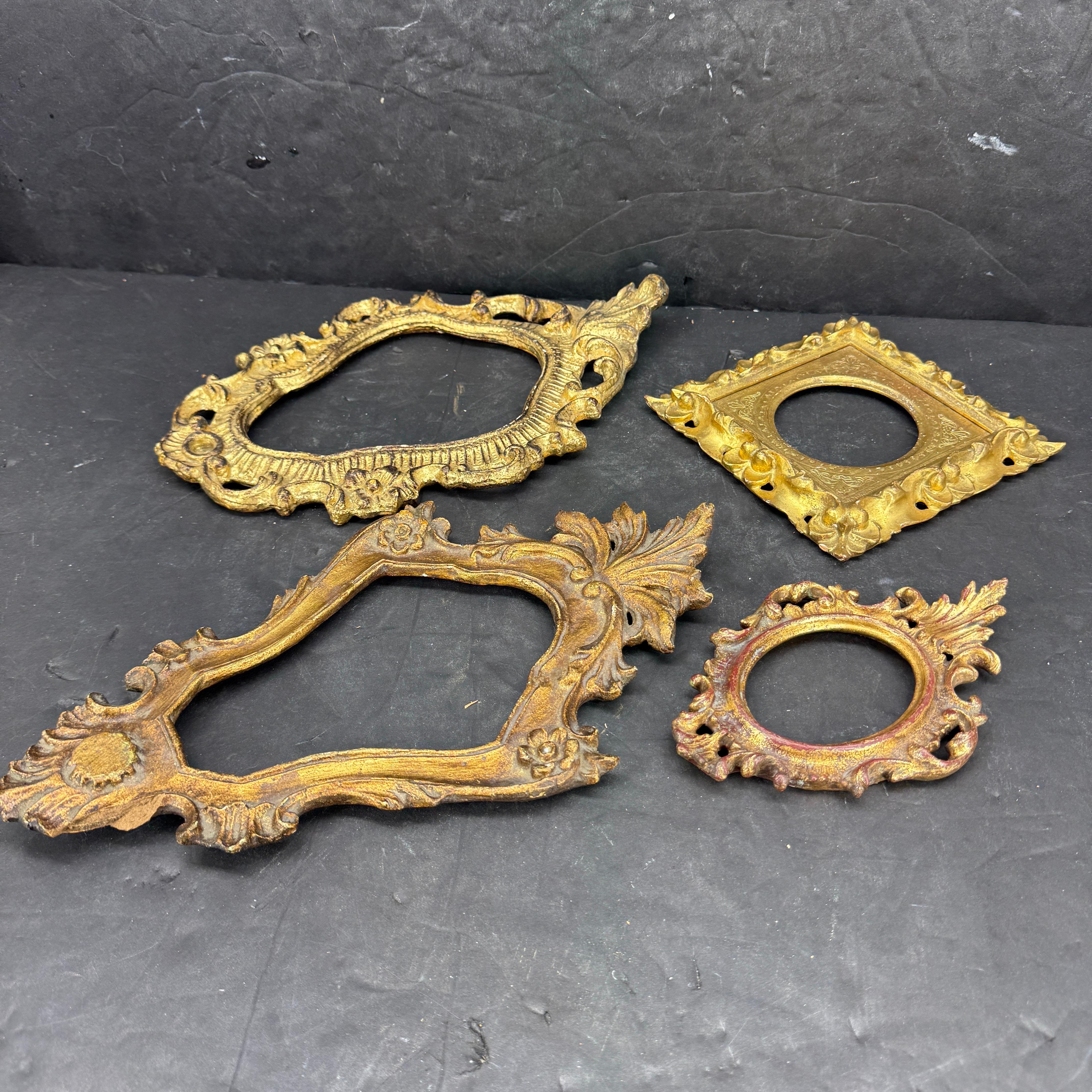 Italiano Collection of Italian Florentine Gilt Wood Art Frames Circa 1950's in vendita