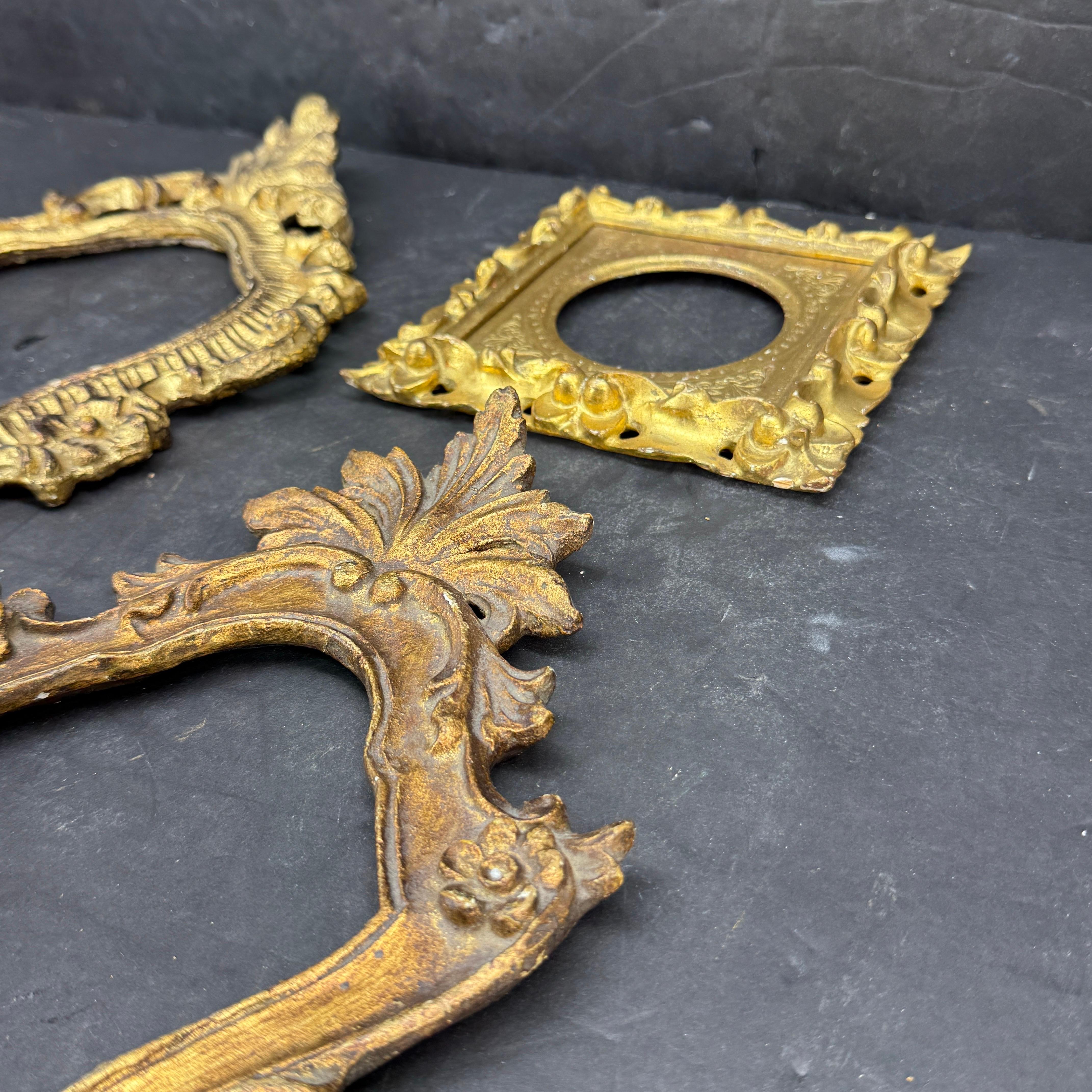 Fatto a mano Collection of Italian Florentine Gilt Wood Art Frames Circa 1950's in vendita