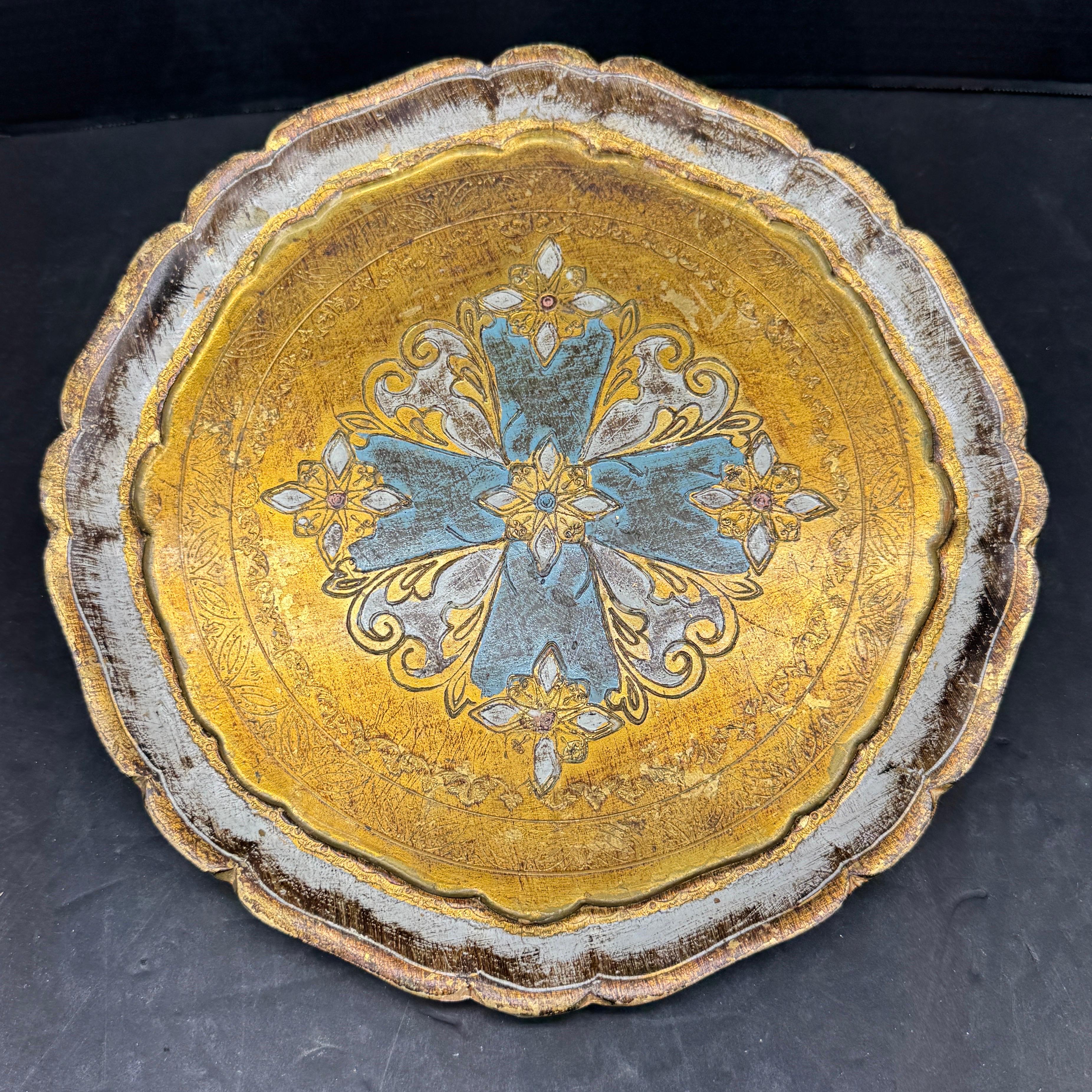 Italiano Collezione di vassoi Florentine in legno dorato della metà del secolo scorso in vendita