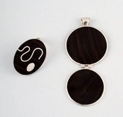 Sammlung von Schmuckstücken aus Sterlingsilber, fünf Ringe und ein Anhänger