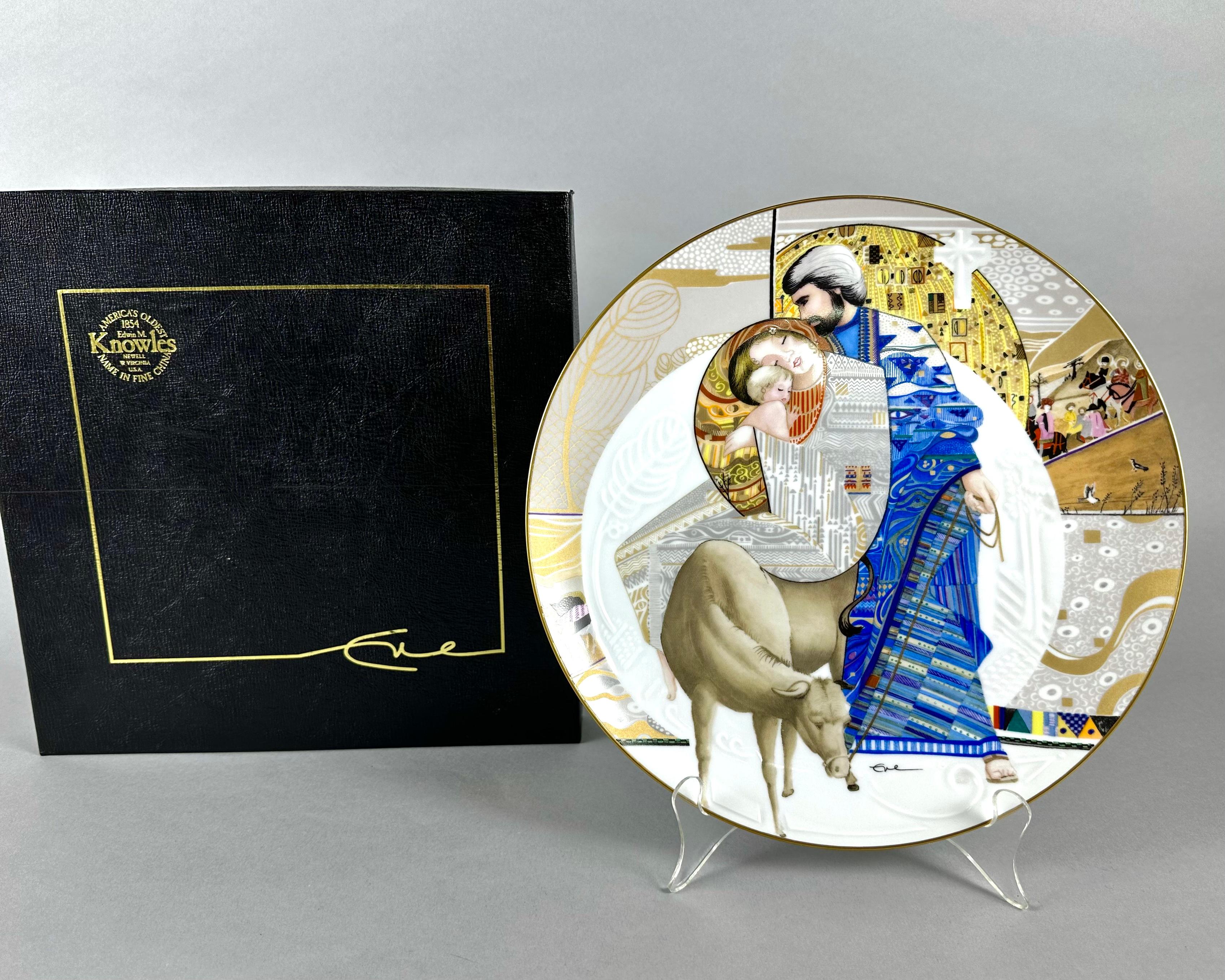 Une collection de plaques numérotées de collection en porcelaine fine d'Edwin M. Knowles de la Collection Mothers Biblical par l'artiste Eve Licea.

Fabriqué selon la technique originale du style Licea, combinant une texture volumineuse et des