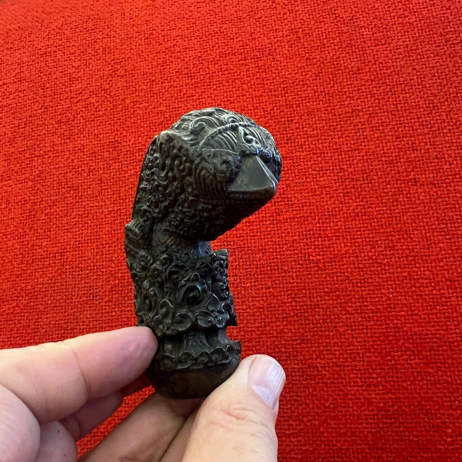 Sculpté Collection de poignées Kriss, Java, Indonésie, fin 18e / début 19e siècle en vente