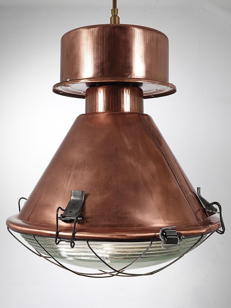 Kollektion großer europäischer Kupfer-Anhänger (Industriell) im Angebot