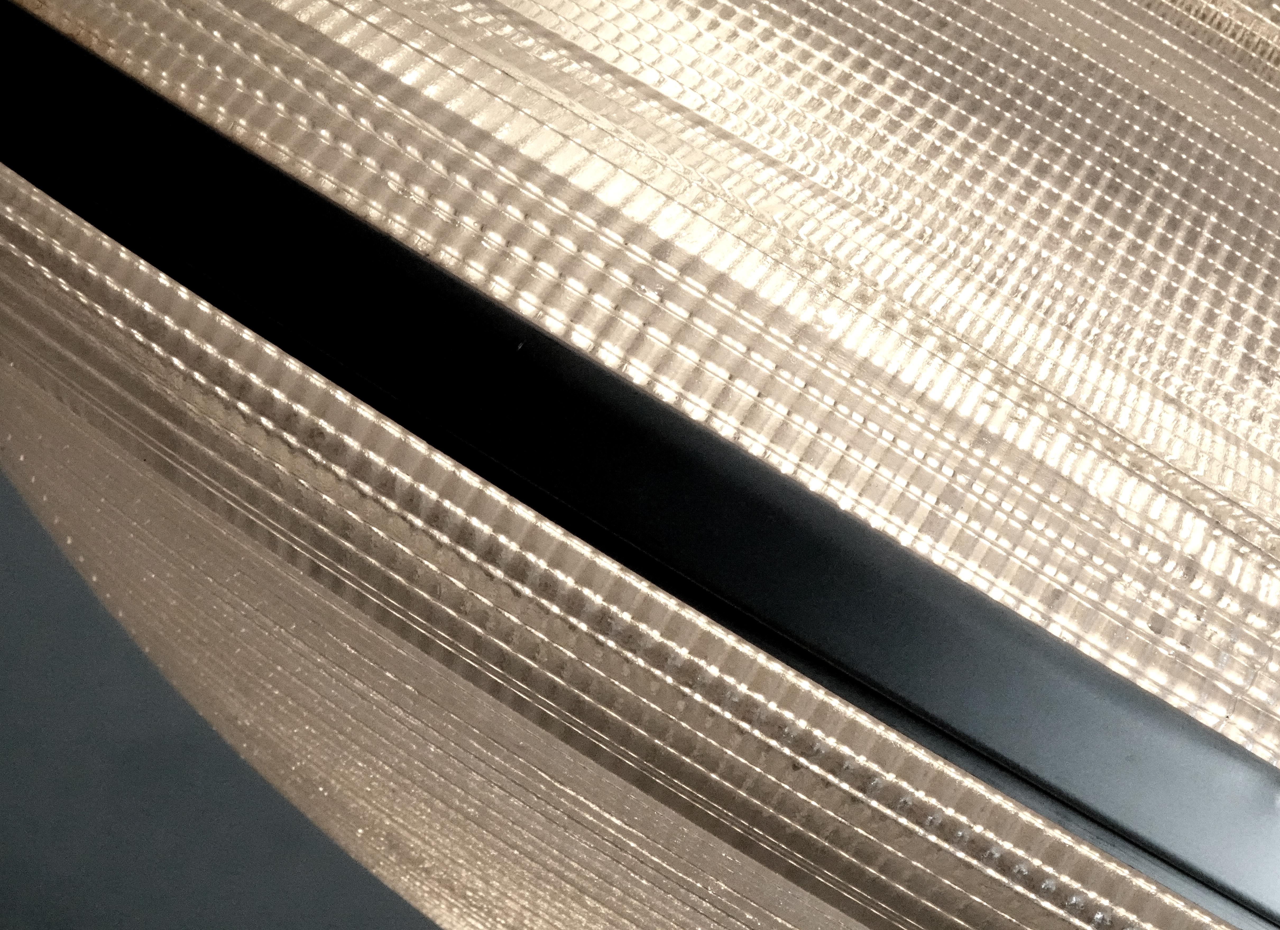 Mid-Century moderno Collection'S di pendenti Holophane a cono e a piatto grandi e poco profondi in vendita