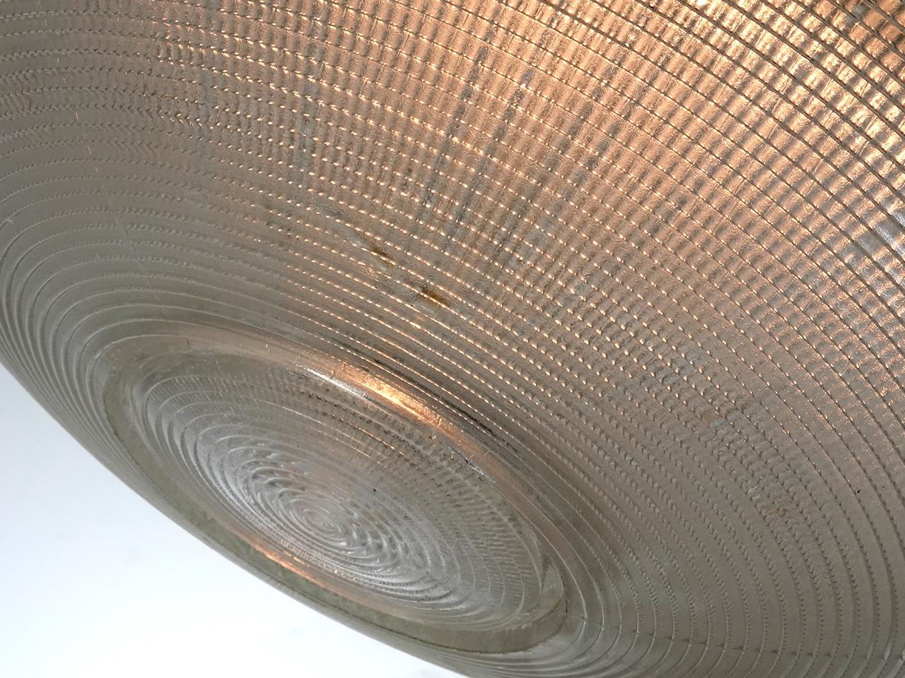 Americano Collection'S di pendenti Holophane a cono e a piatto grandi e poco profondi in vendita