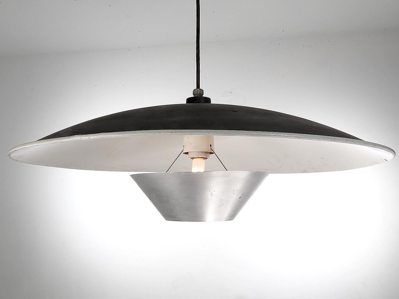 Mid-Century Modern Collectional de lustres à coupelle de trois pieds de diamètre de la modernité du milieu du siècle dernier en vente