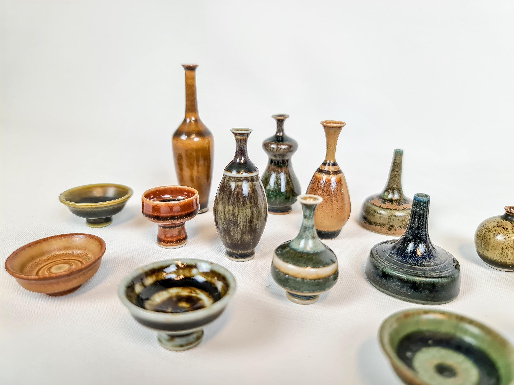 Sammlung von Miniatur-Keramikstücken aus Höganäs, Schweden im Angebot 4