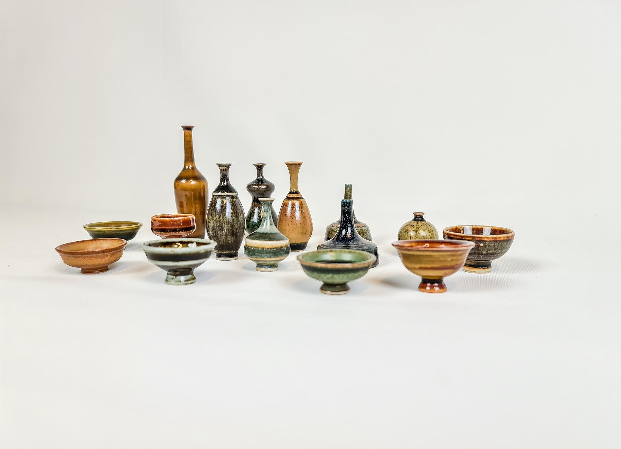 Sammlung von Miniatur-Keramikstücken aus Höganäs, Schweden (Mitte des 20. Jahrhunderts) im Angebot