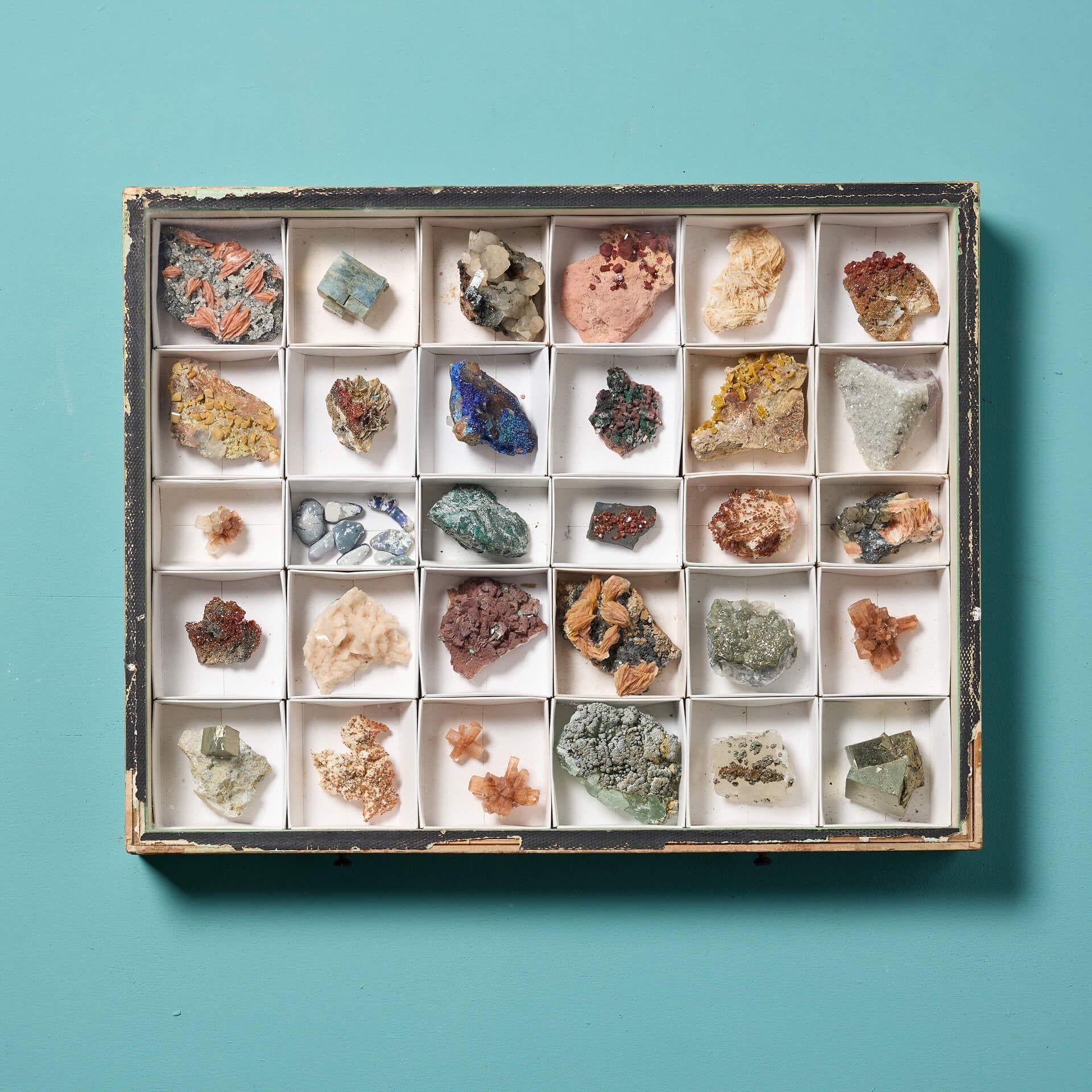 Collection of Museum Mineral Specimens in Display Case In Fair Condition For Sale In Wormelow, Herefordshire