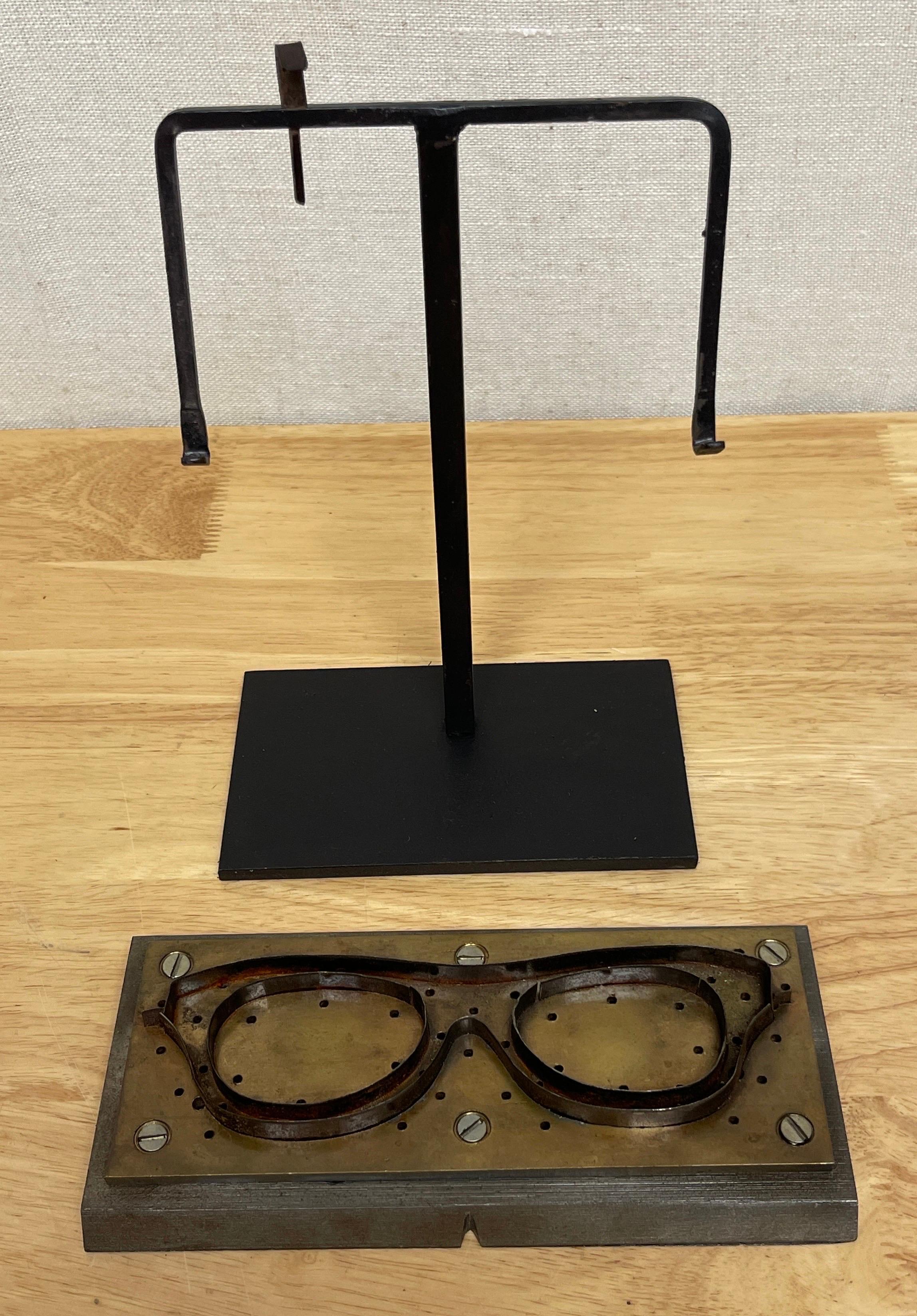 Sammlung musealer industrieller Augenglasfärbemittel/Formen im Angebot 6