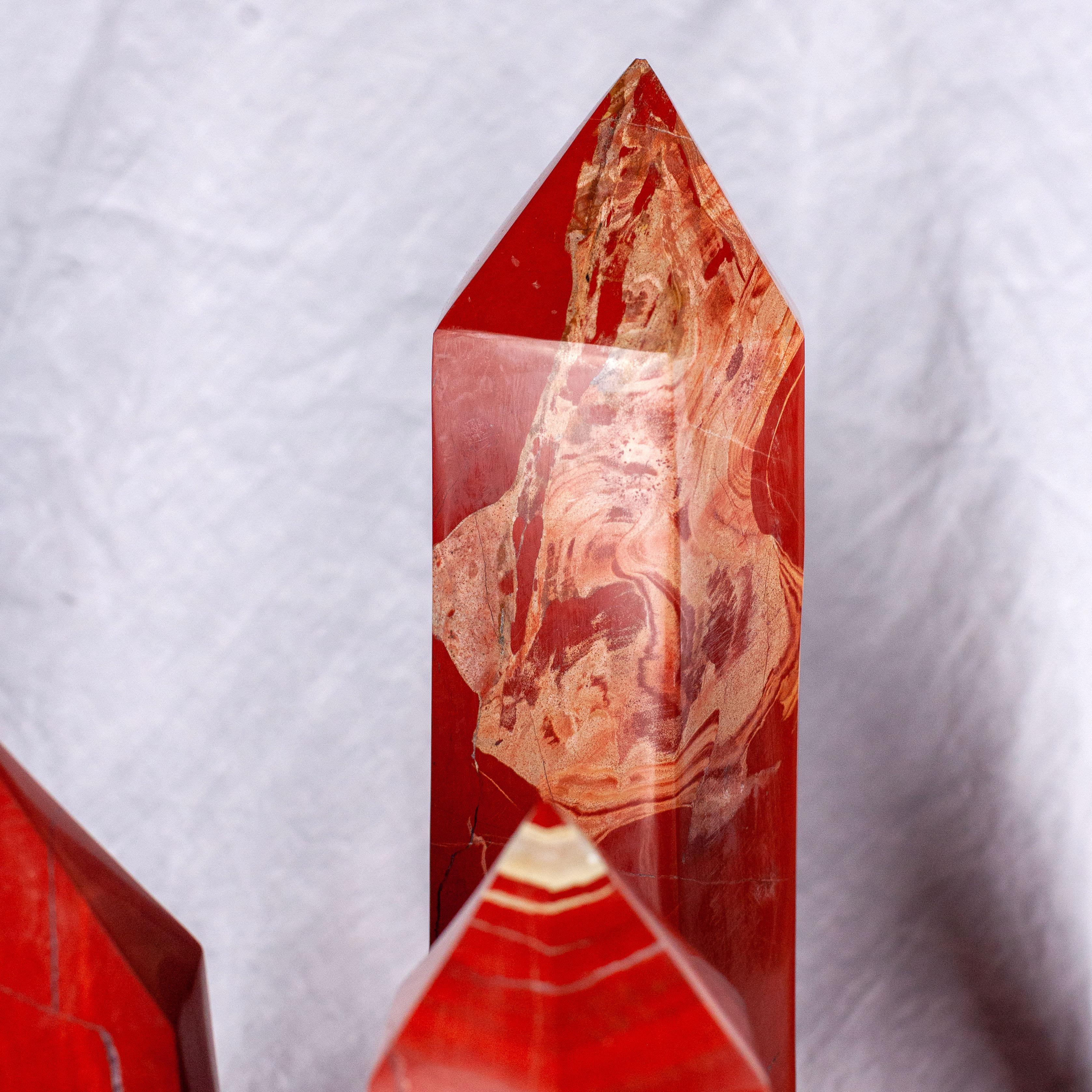 Sculpté Collection de pointes / tours / obélisques en cristal de jaspe rouge naturel  en vente