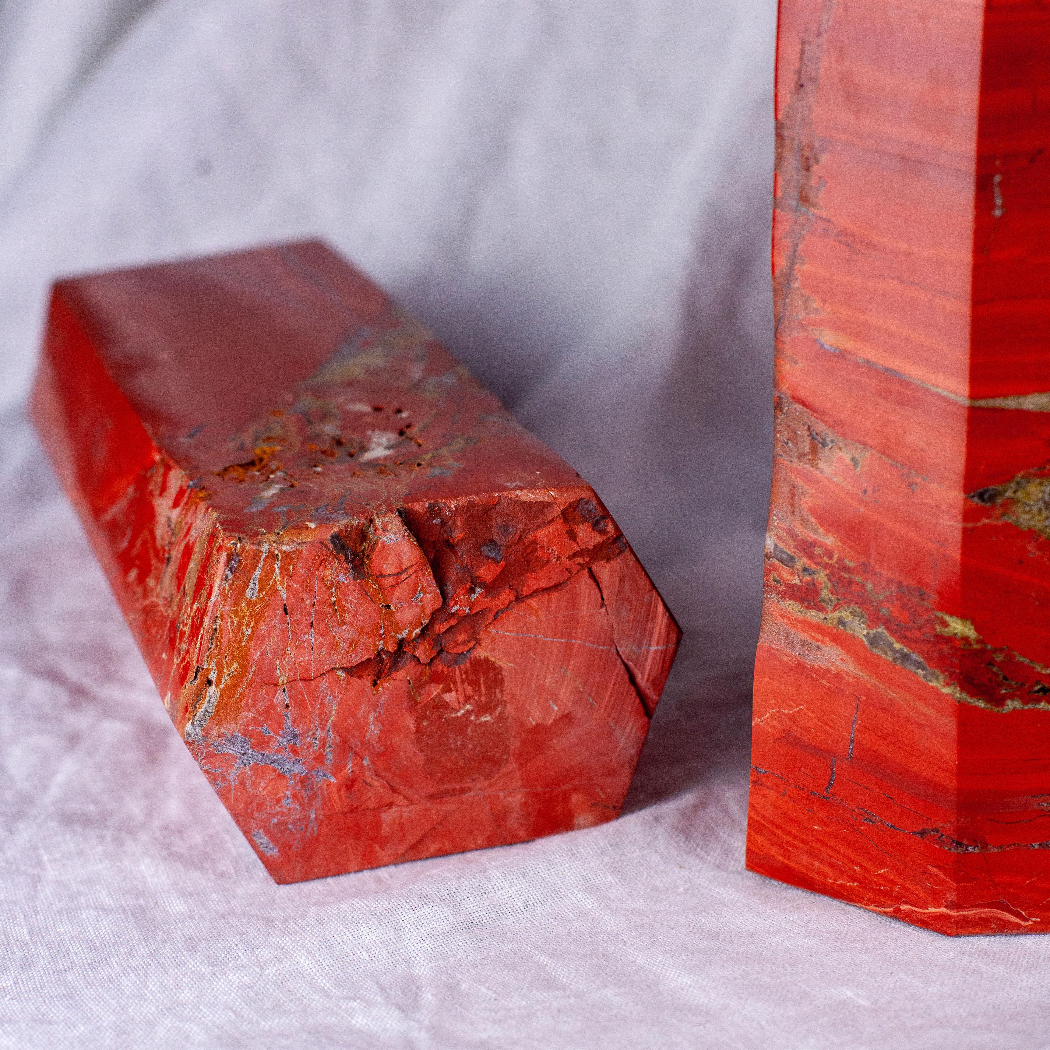 Collection de pointes / tours / obélisques en cristal de jaspe rouge naturel  en vente 1