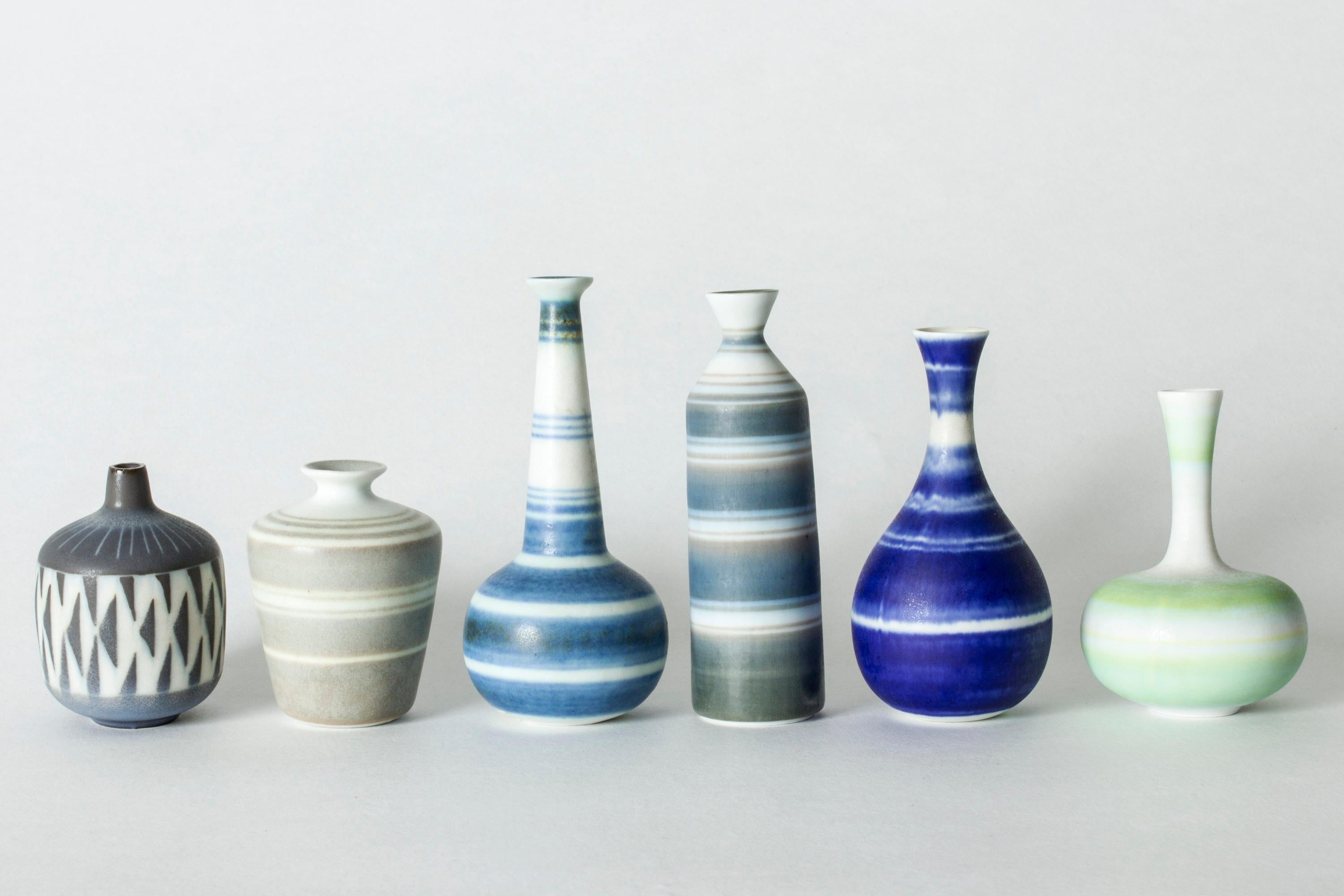 Collection of Nine Miniature Stoneware Vases and Bowls by Gunnar Nylund In Good Condition For Sale In Stockholm, SE