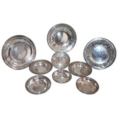 Colección de nueve fuentes y cuencos de plata de ley