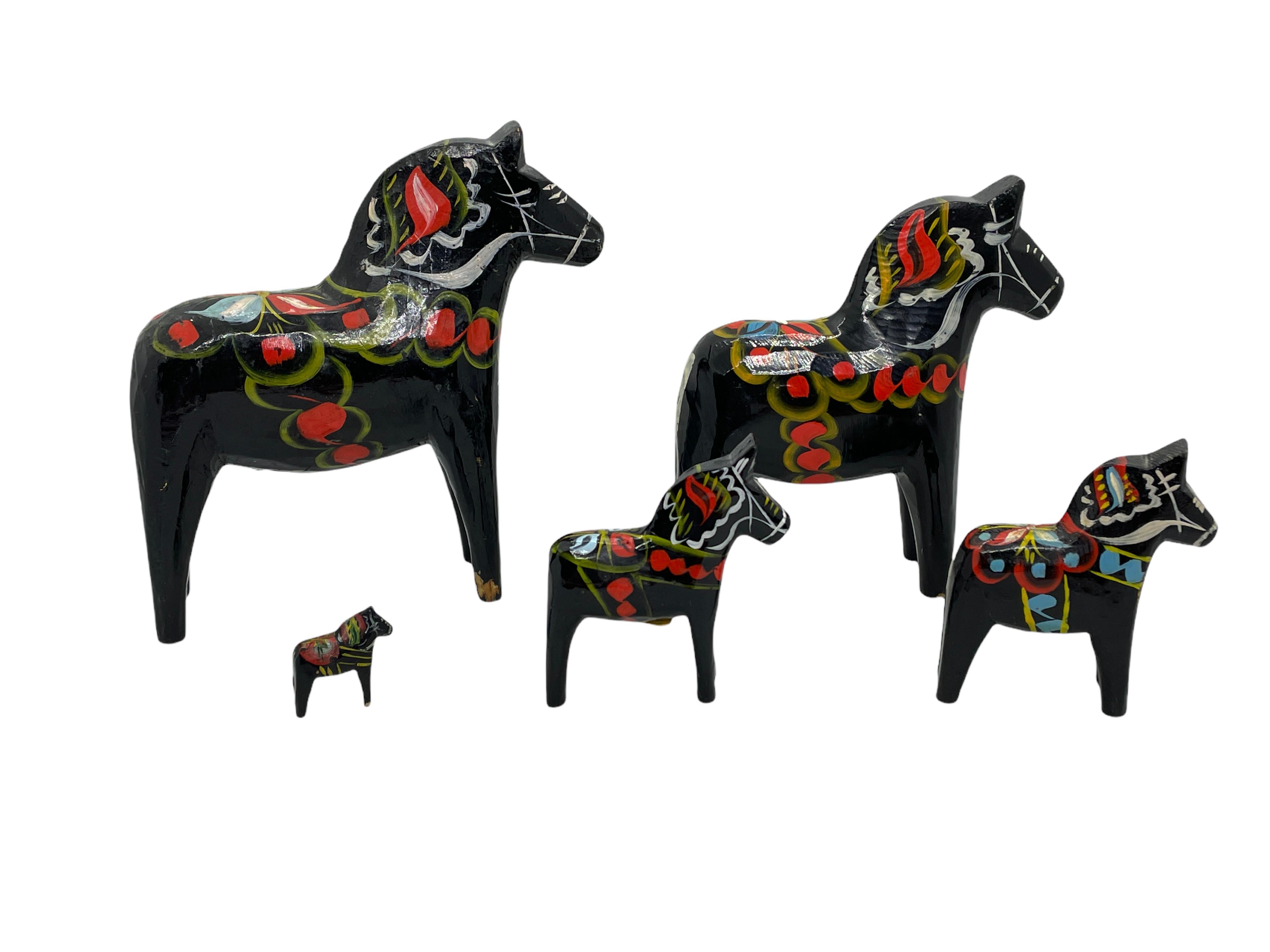 Collection of Nine Vintage Swedish Dala Horses by Nils Olsson, Sweden Folk Art For Sale 1