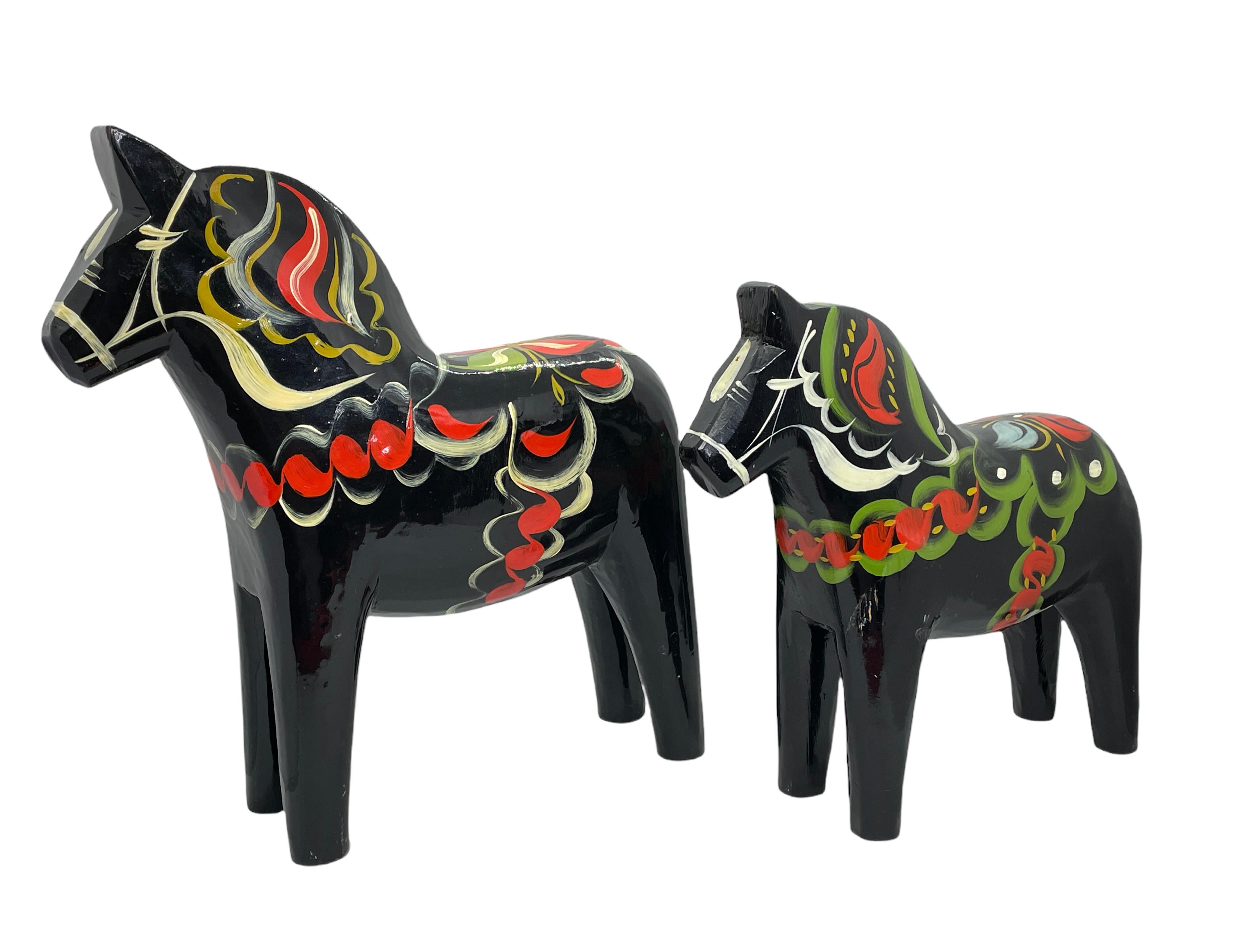 Kollektion von neun schwedischen Dala-Pferden im Vintage-Stil von Nils Olsson, Schweden Volkskunst (Schwedisch) im Angebot