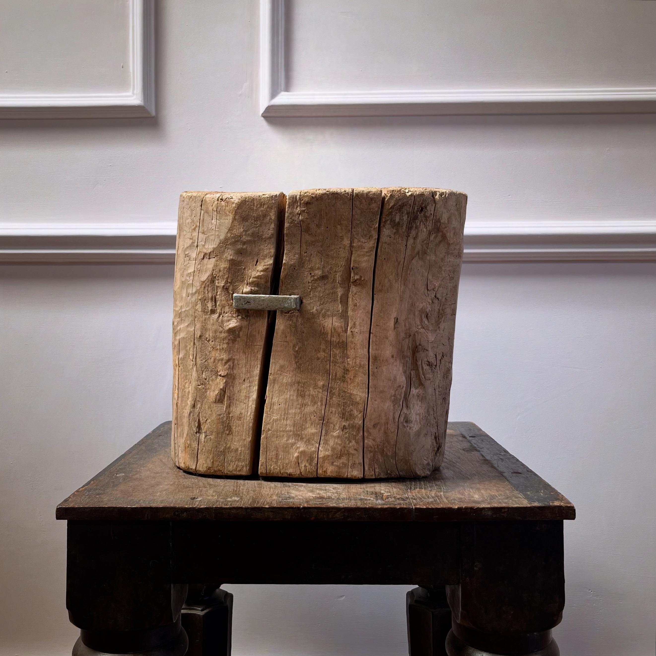 Collection of nineteenth century elm mortars In Good Condition For Sale In London, GB