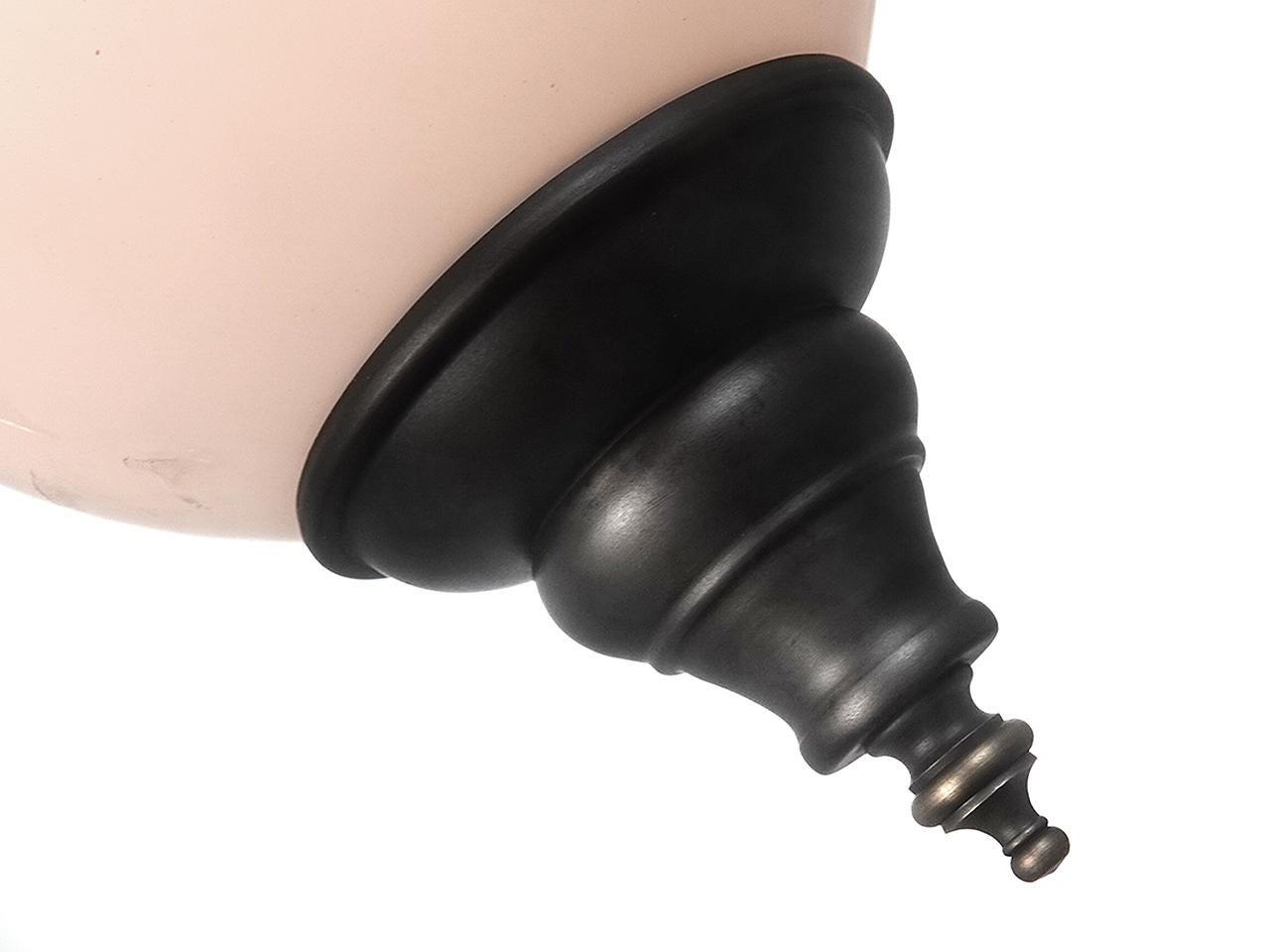 Americano Collezione di pendenti in vetro lattiero con corona ornamentale in vendita