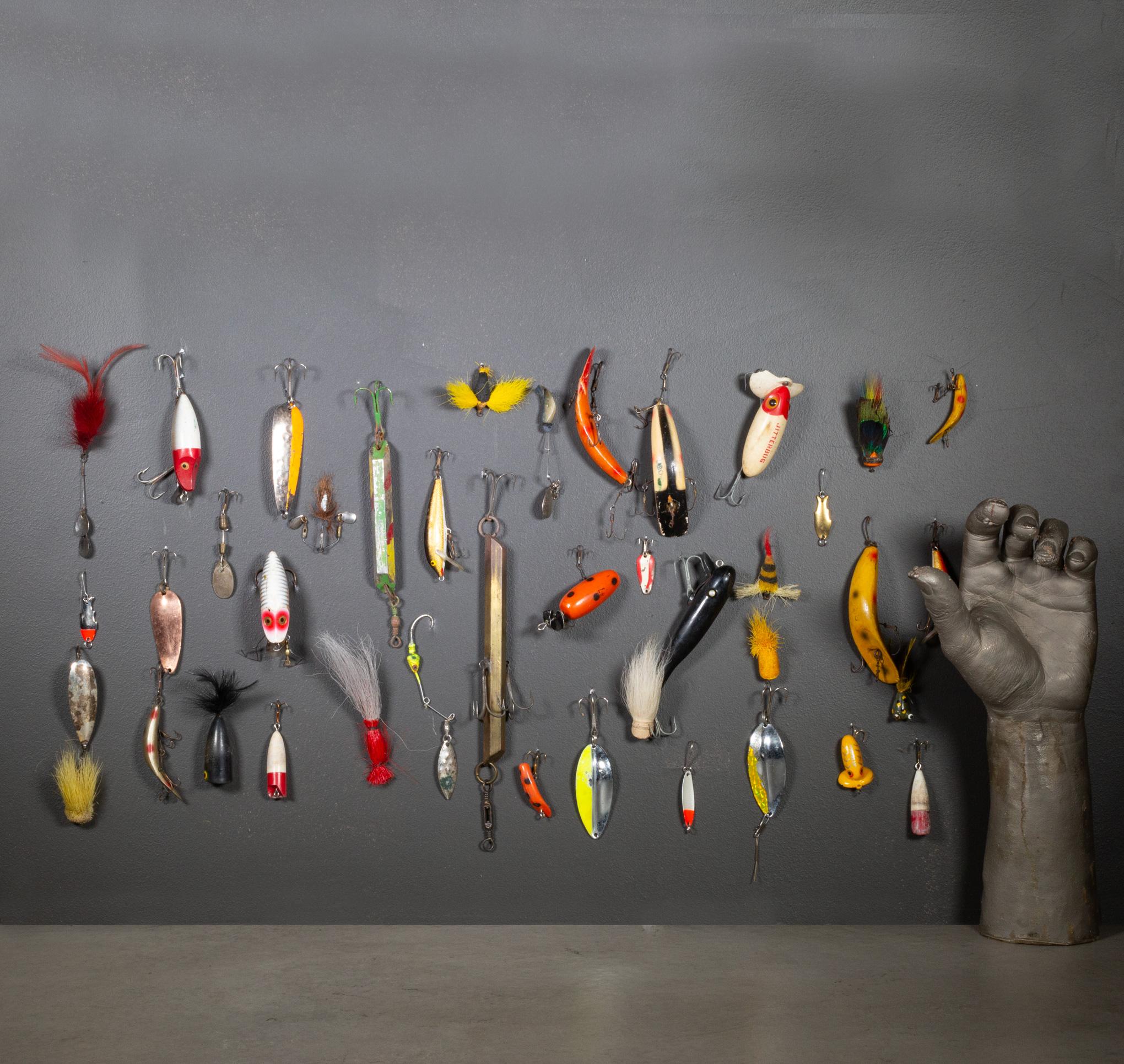Collection of Painted Wooden and Metal Fishing Lures c.1940 In Good Condition In San Francisco, CA