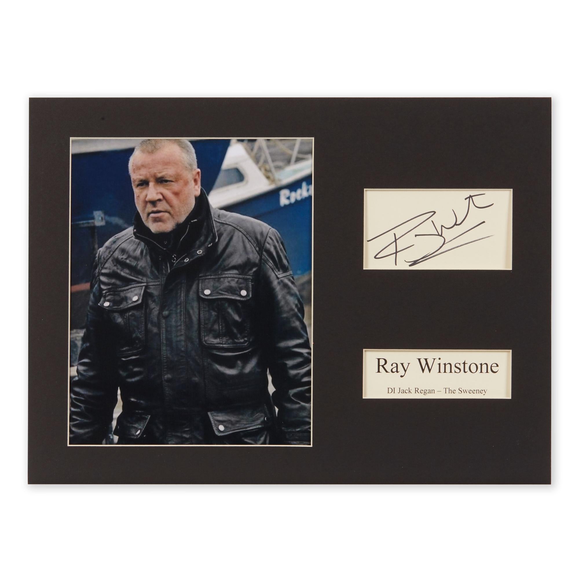 Sammlung von Ray Winstone-Autographen und Fotografien (Englisch) im Angebot