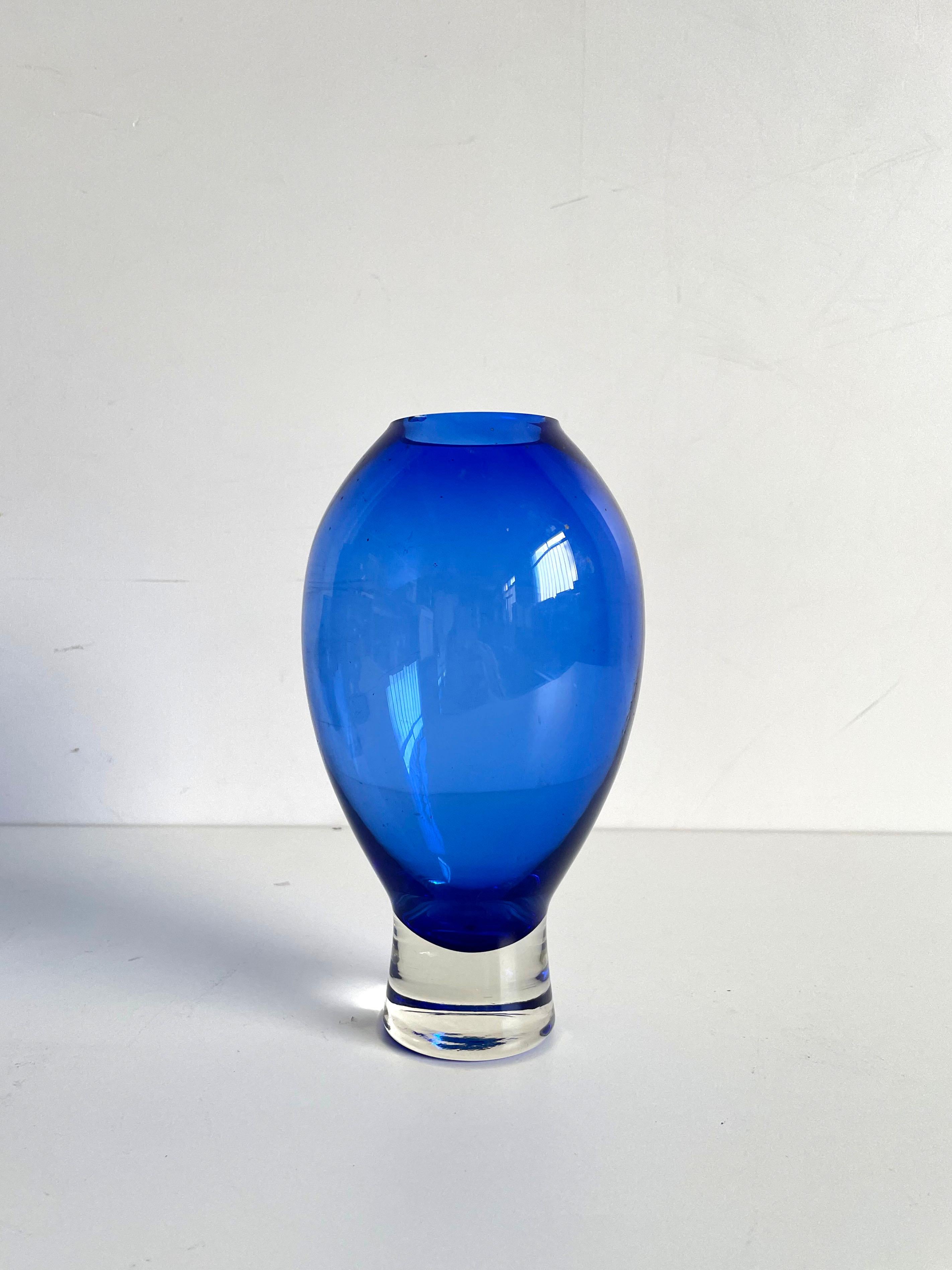 Collection of Scandinavian Art Glass, Set of 4 diverse Blue Glass Vases For Sale 1