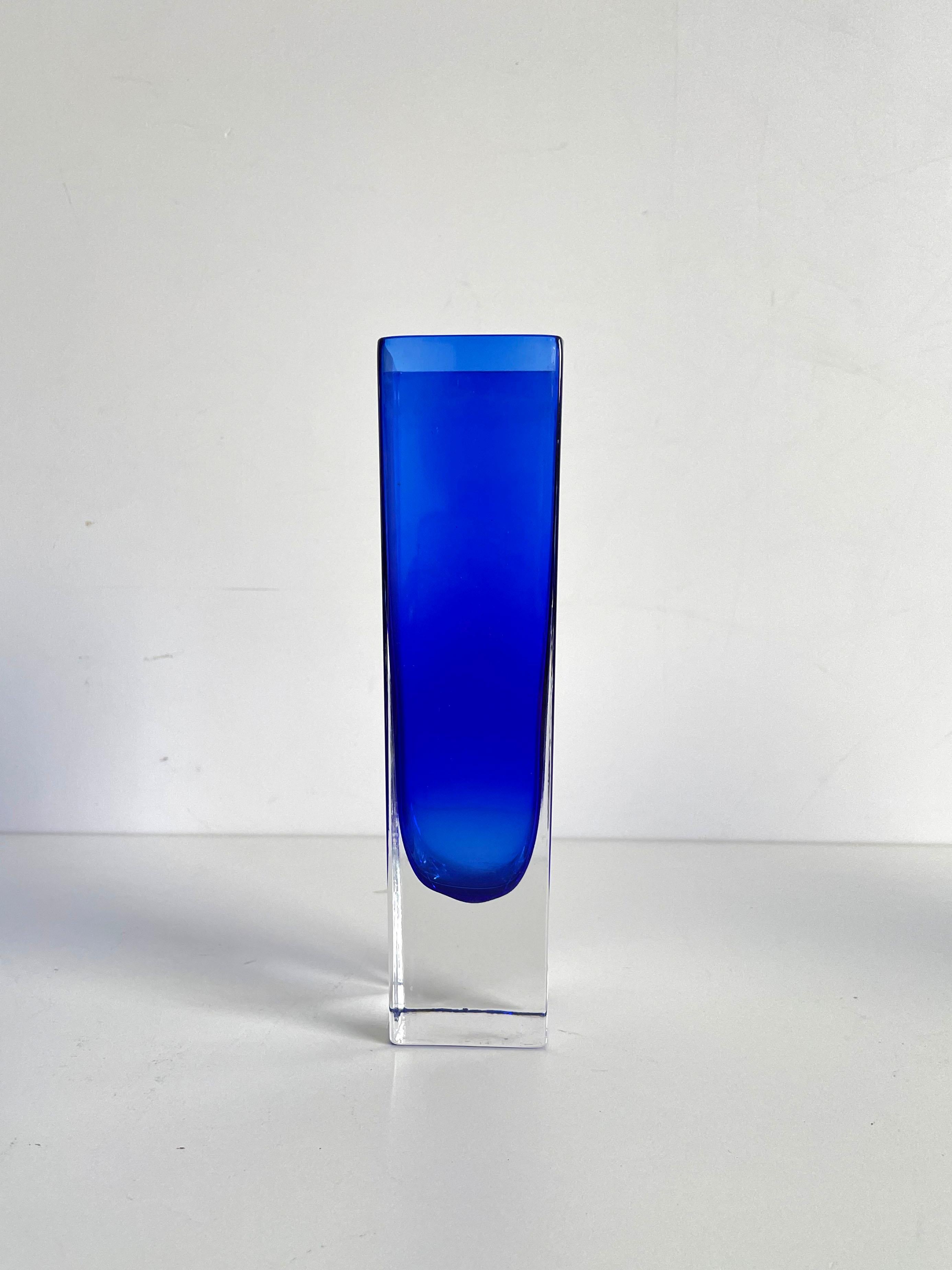 Collection of Scandinavian Art Glass, Set of 4 diverse Blue Glass Vases For Sale 2