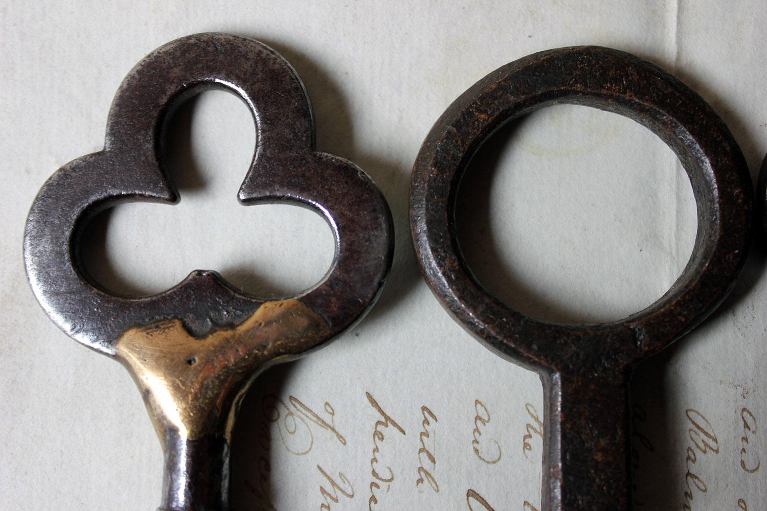 Collection of Seven Antique Keys, circa 1790-1850 In Good Condition In Bedford, Bedfordshire