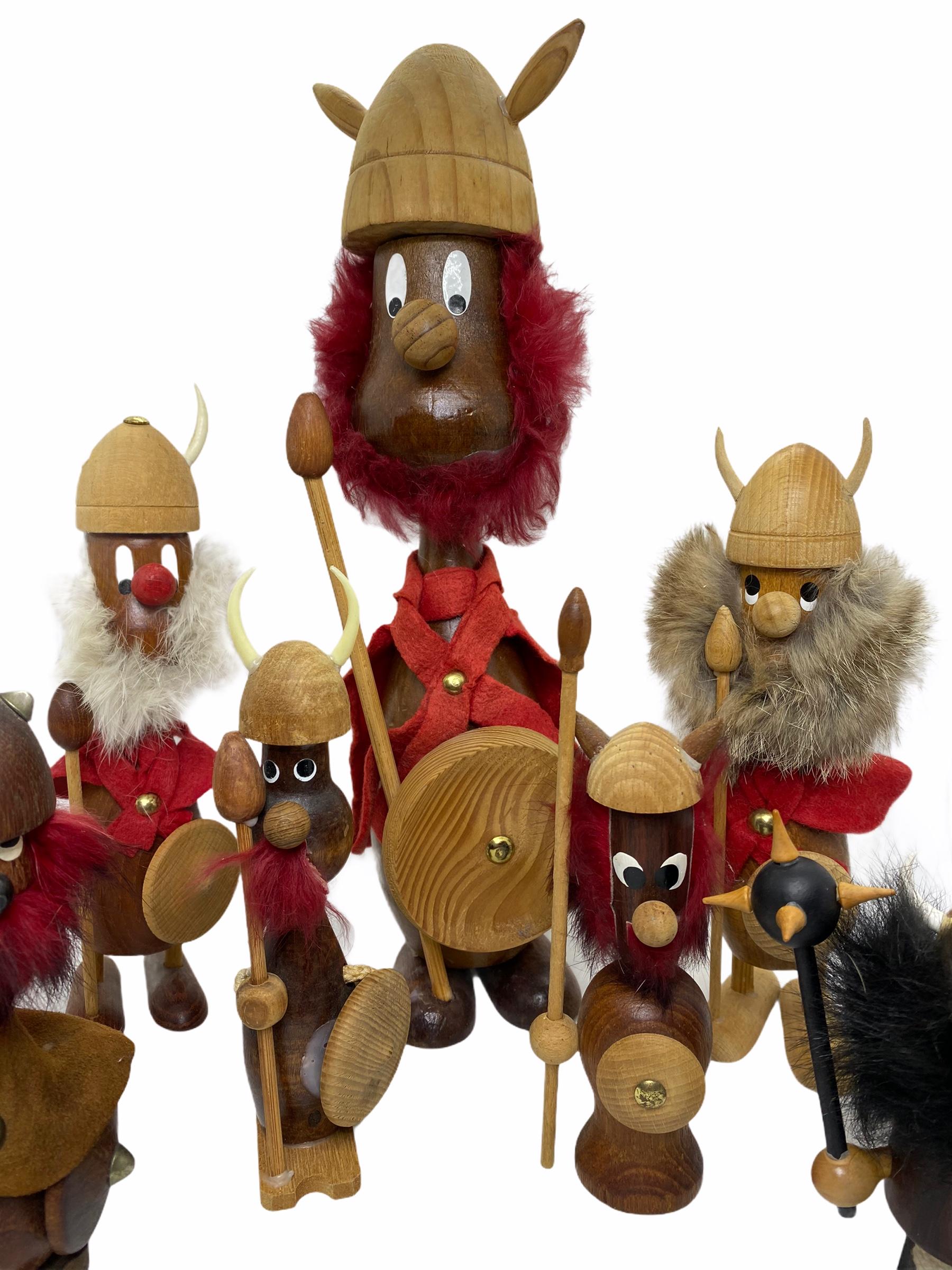 Kollektion von sieben dänischen Vikingen von Hans Bolling und Bojesen (Handgeschnitzt) im Angebot