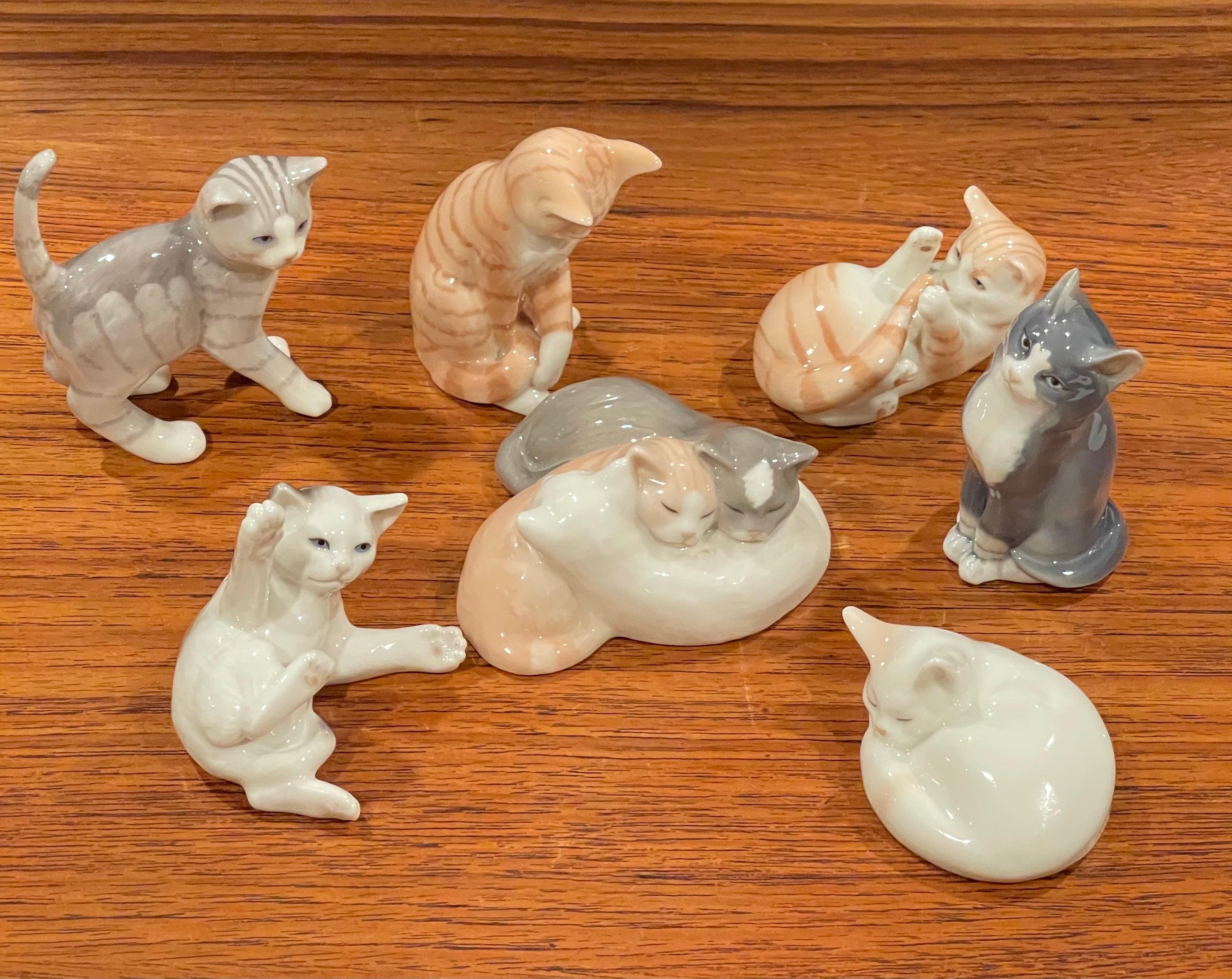 Sammlung von sieben Miniatur-Porzellan-Katzenskulpturen von Royal Copenhagen 12