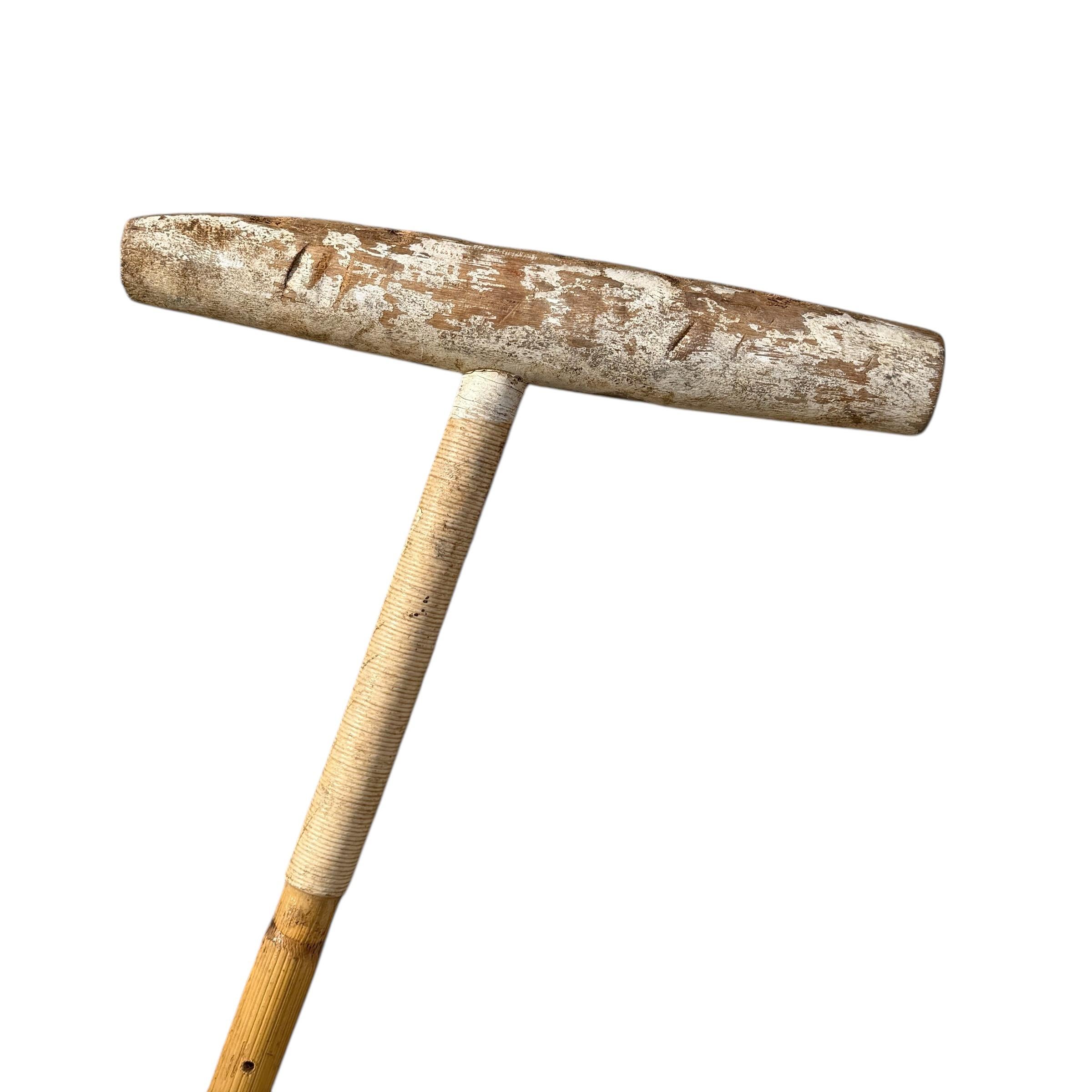 Collection'S di sette bastoni da polo d'epoca su supporti da parete personalizzati in vendita 3