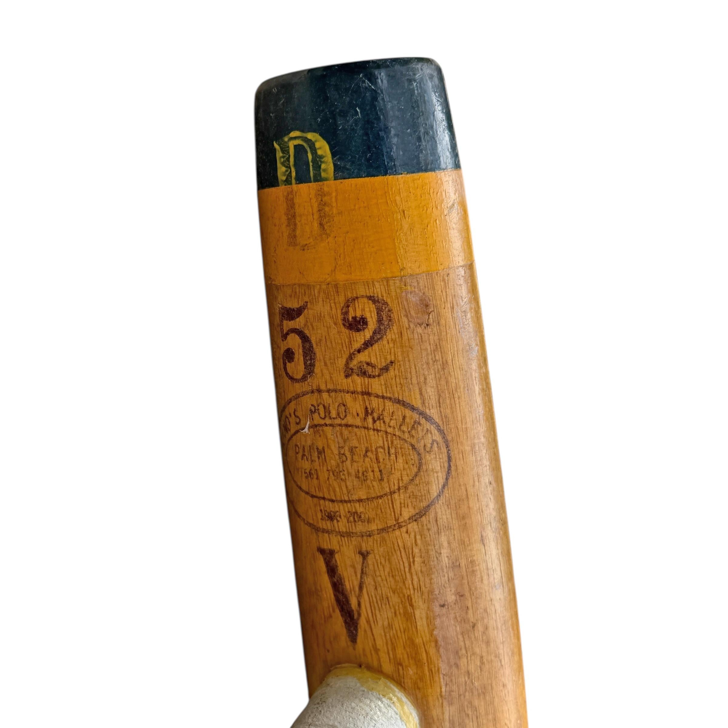 Collection'S di sette bastoni da polo d'epoca su supporti da parete personalizzati in vendita 5