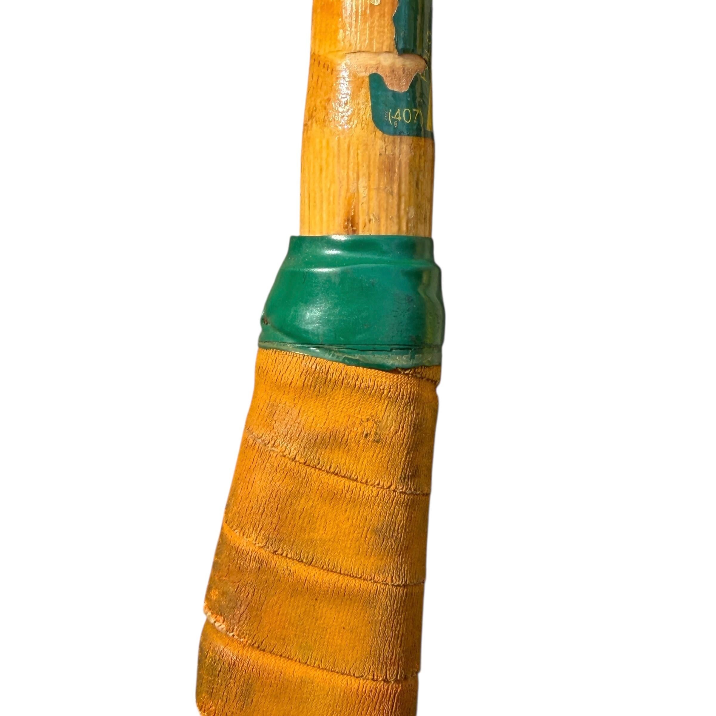 Collection'S di sette bastoni da polo d'epoca su supporti da parete personalizzati in vendita 6