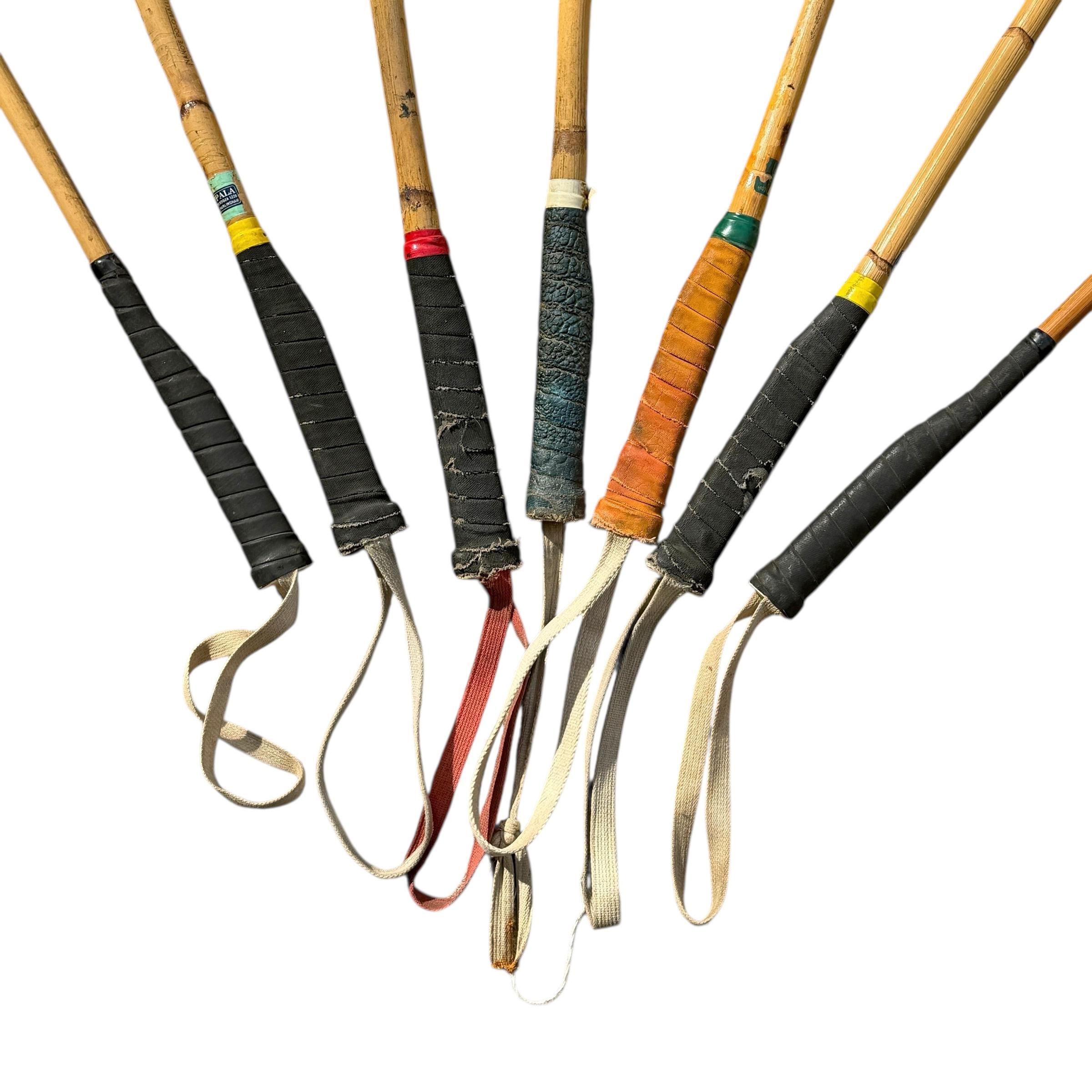 Collection'S di sette bastoni da polo d'epoca su supporti da parete personalizzati in vendita 8