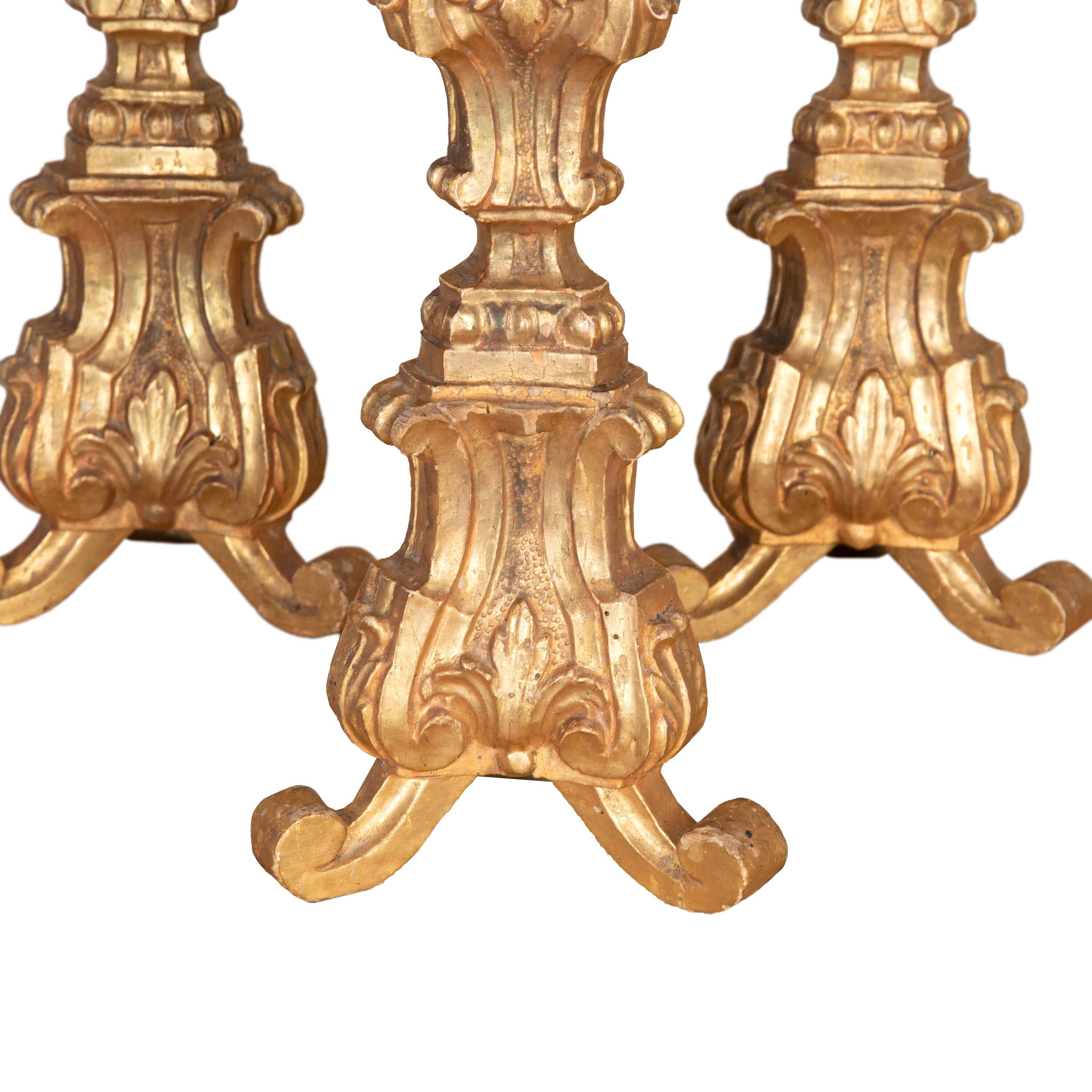 Kollektion von sechs italienischen Kerzenständern aus dem 19. Jahrhundert im Angebot 1