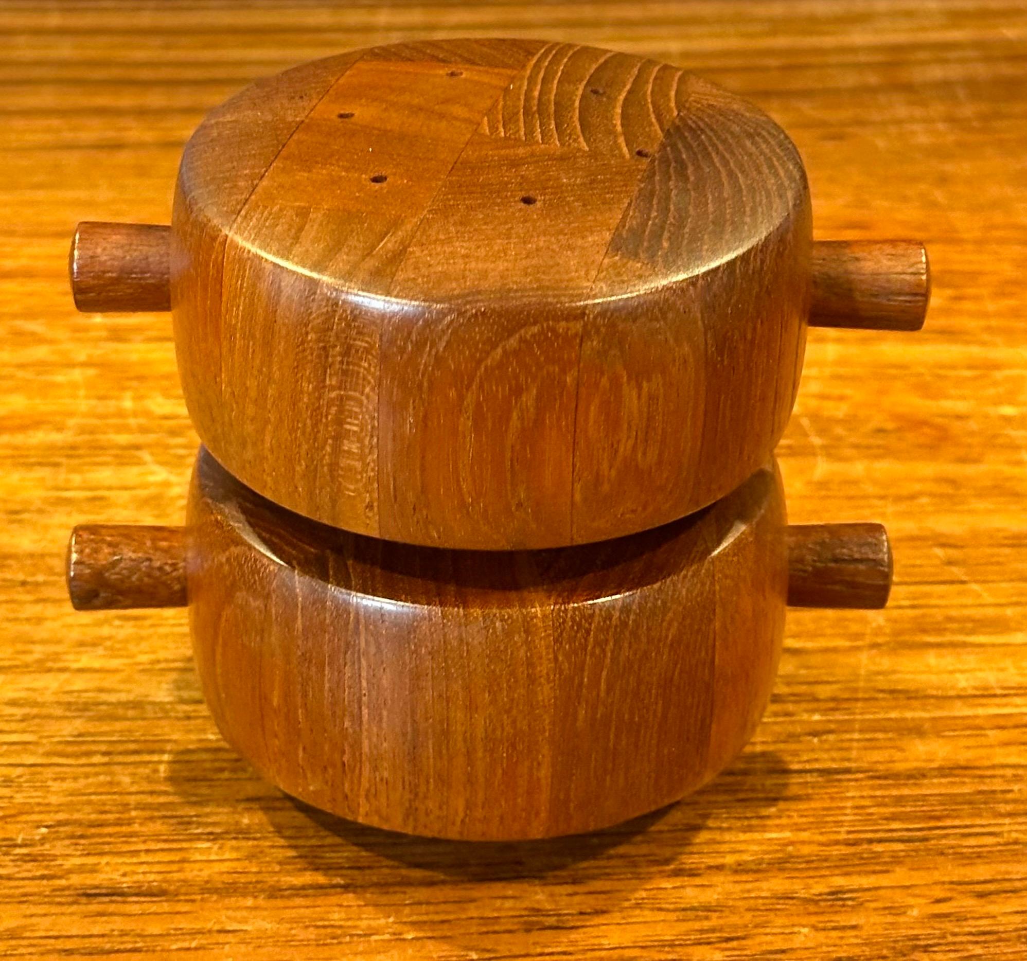 Collection of Six Danish Modern Teak Pepper Mills by Jens Quistgaard for Dansk For Sale 10