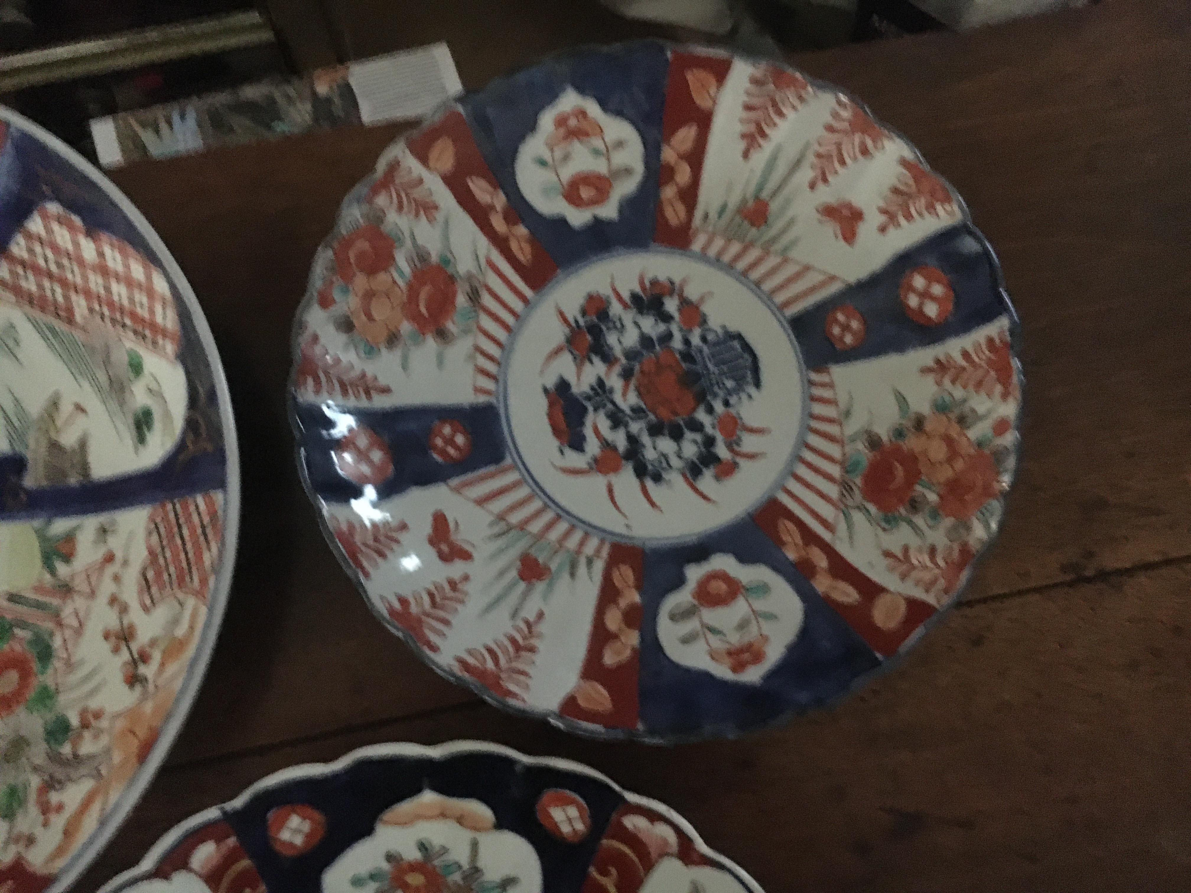 Collection of Six Imari Chargers of Various Form and Size In Excellent Condition For Sale In Buchanan, MI