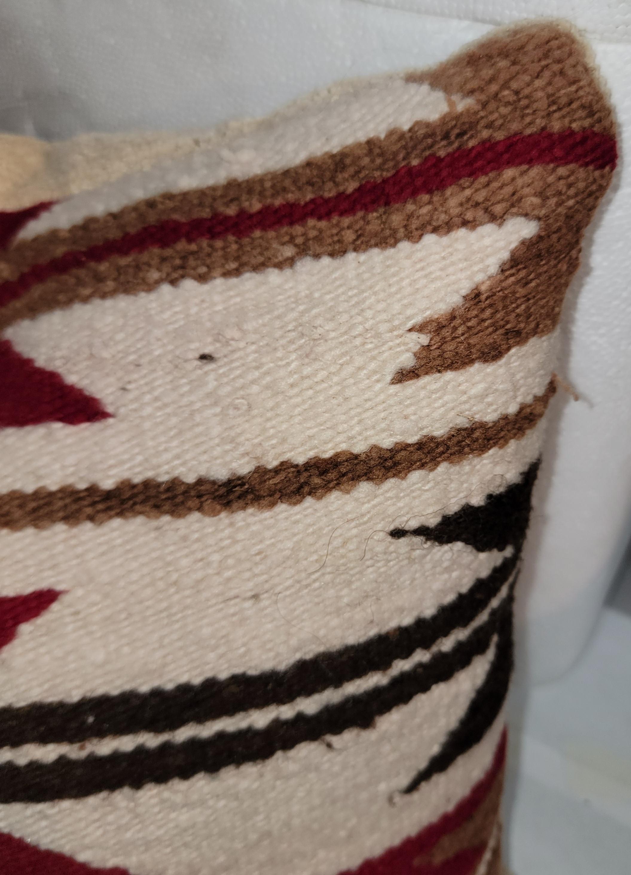 Kollektion von sechs Navajo-Indianer-Webkissen, 3 Paare (Mitte des 20. Jahrhunderts) im Angebot