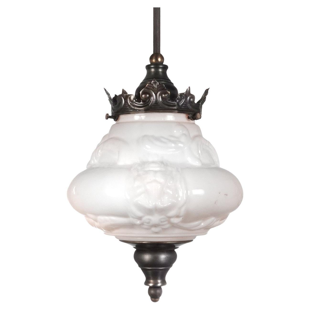 Collection of Small Ornate Milk Glass Pendents en venta