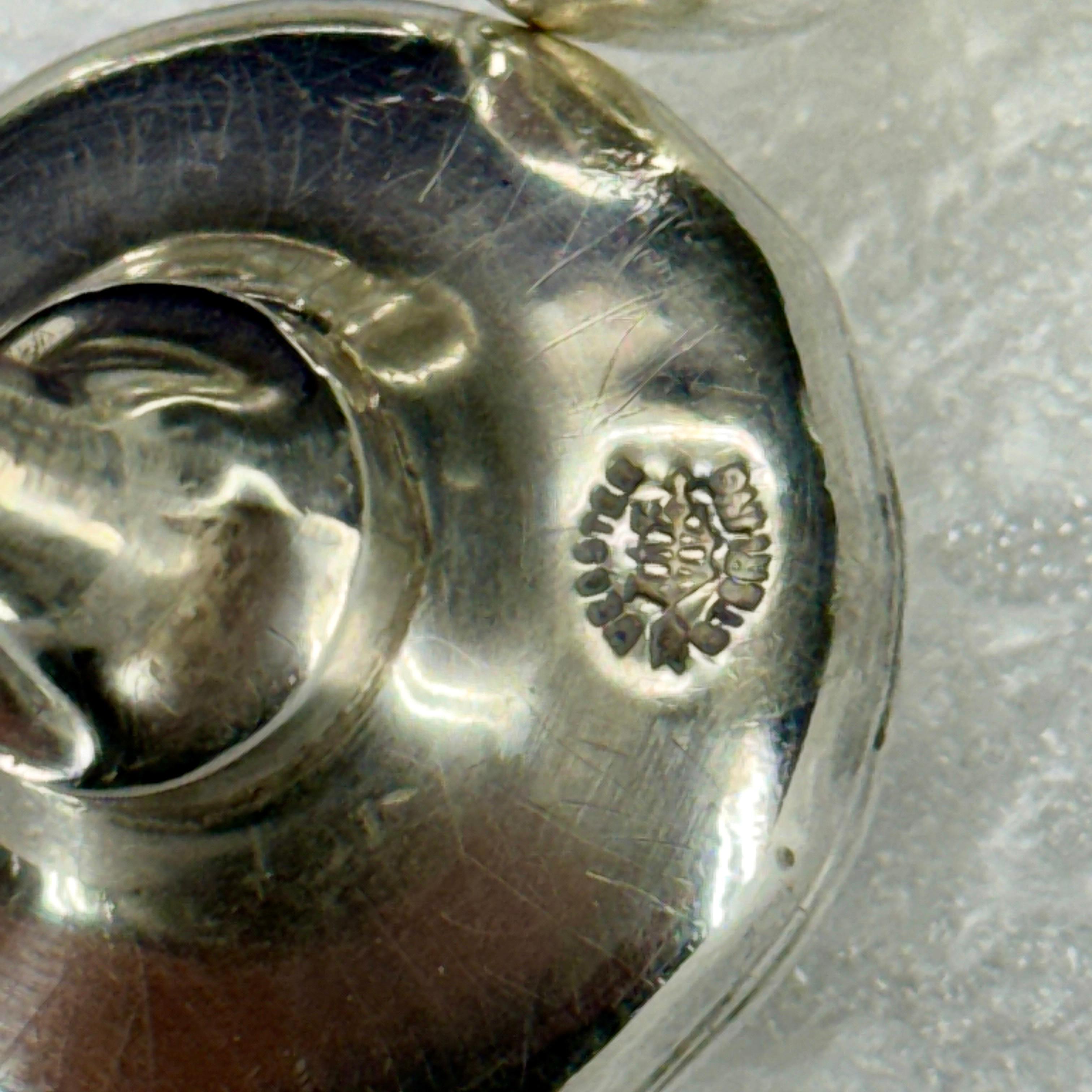 Colección de sonajeros y mordedores de plata de ley, c. 1910-1930 7