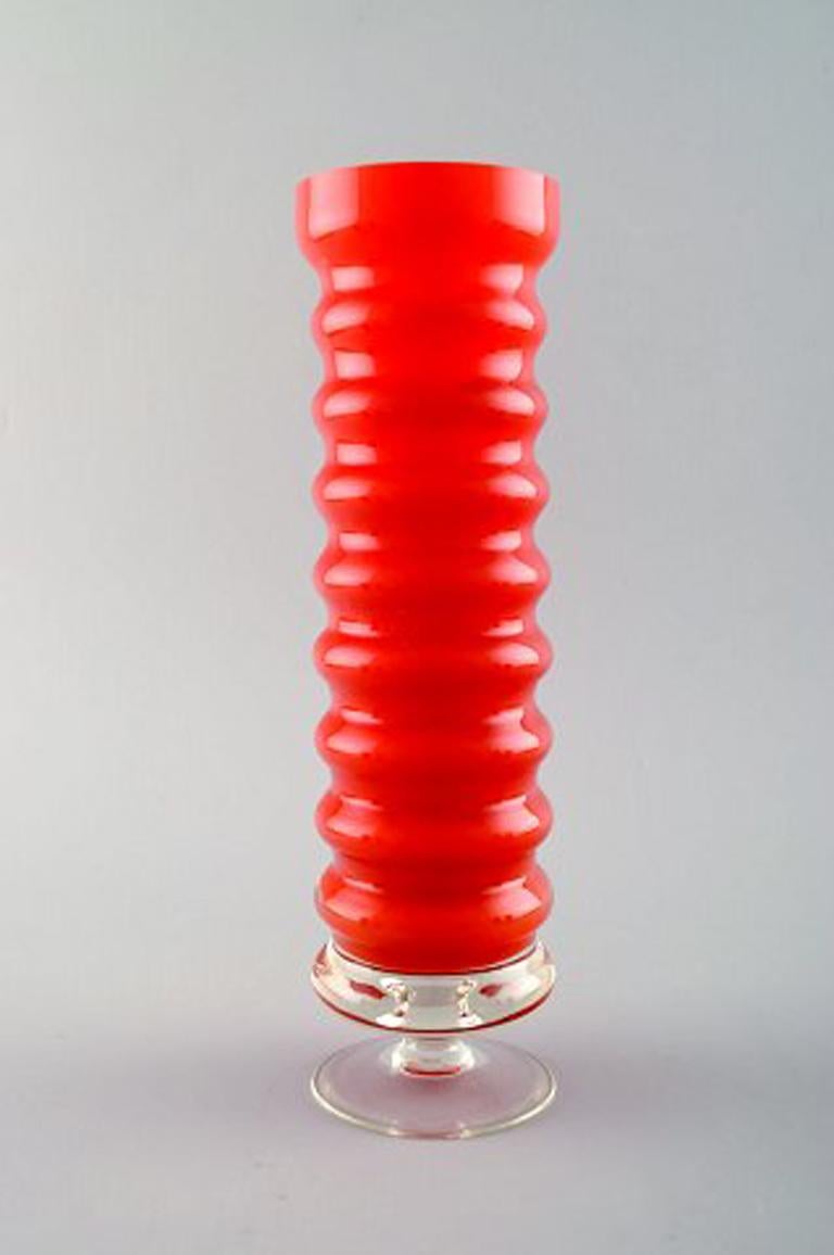 Collection of Swedish art glass, five orange vases in modern design.
In perfect condition.
Largest measures: 26 cm x 7 cm.