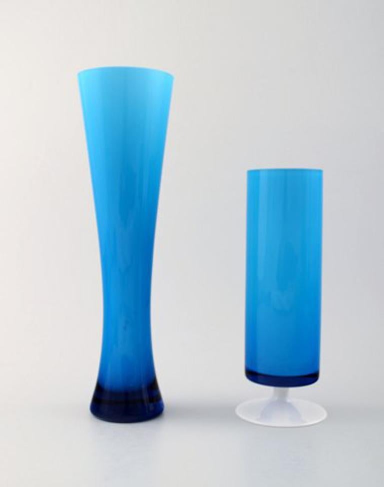 Collection of Swedish art glass, five turquoise vases in modern design.
In perfect condition.
Largest measures: 25 cm. x 7 cm.