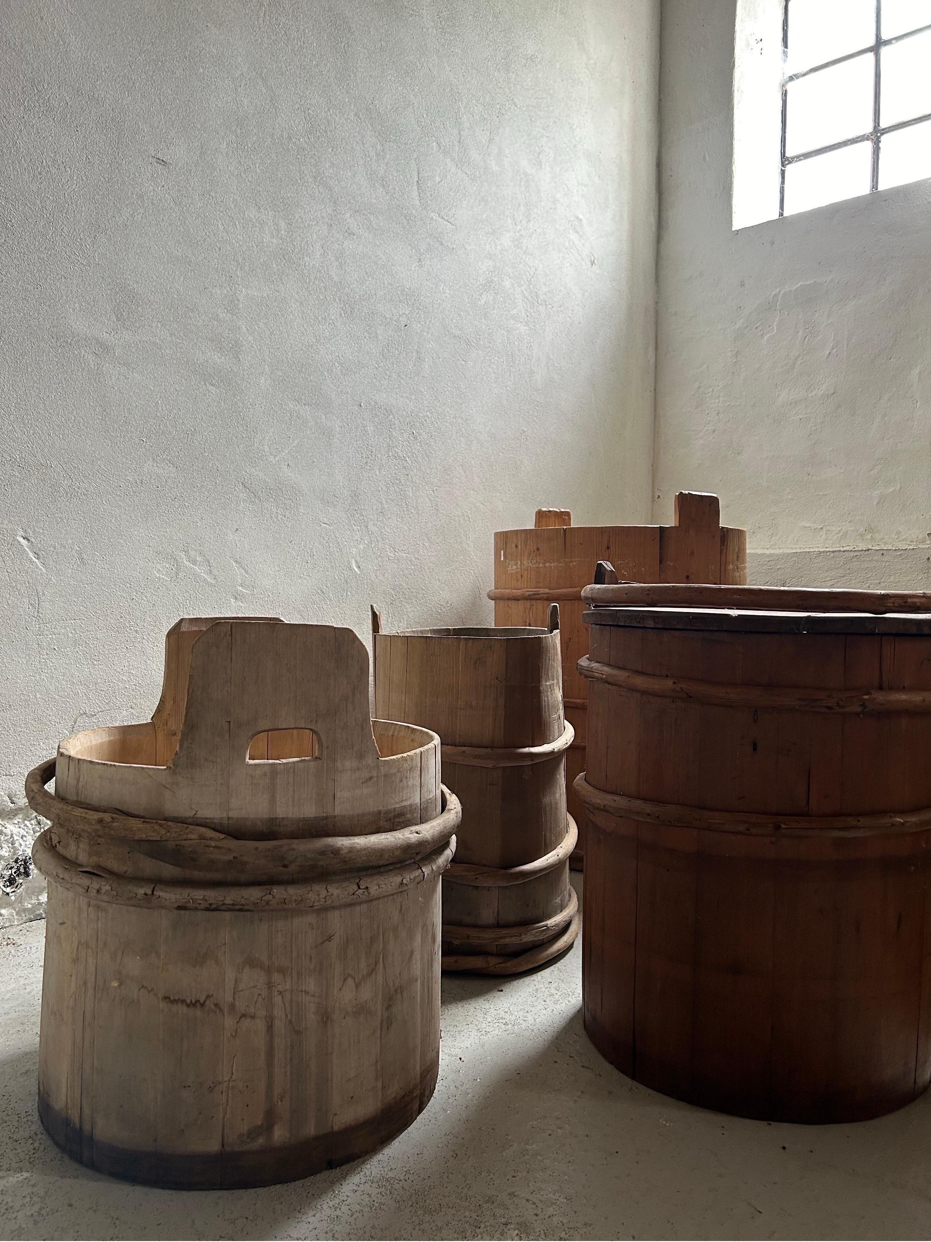 Fatto a mano Collection'S di barili di legno svedesi del XVIII secolo in vendita