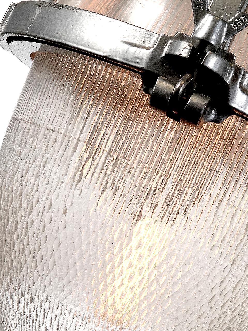 Colección de farolas altas de holofán de Nueva York Industrial en venta