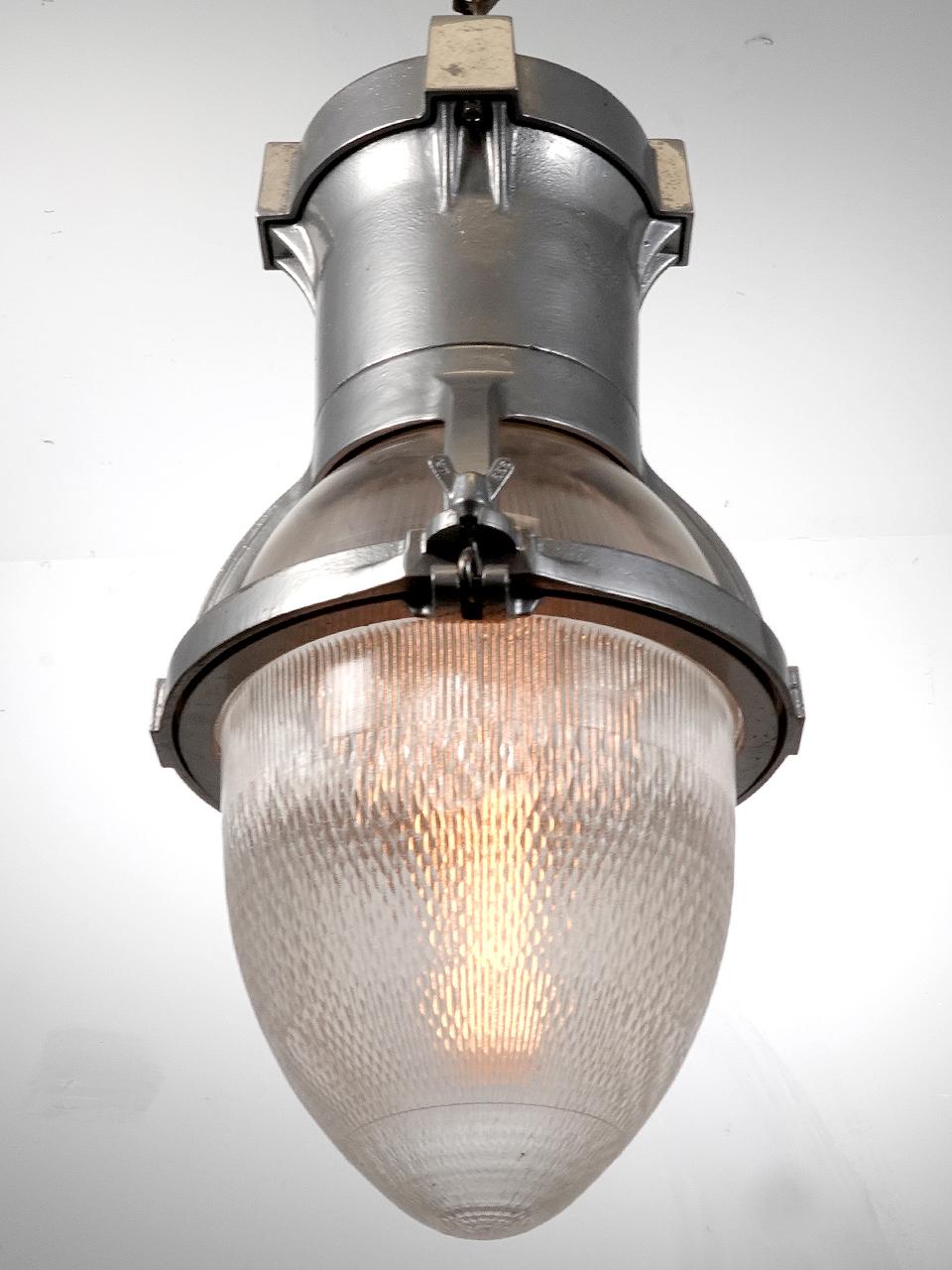 Colección de farolas altas de holofán de Nueva York en Bueno estado para la venta en Peekskill, NY