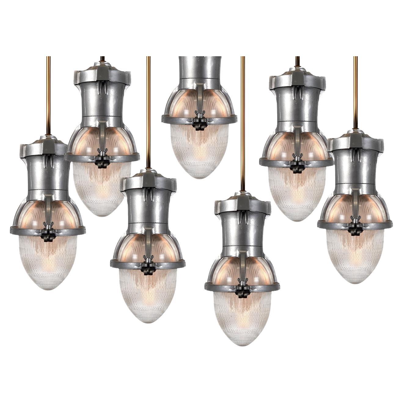 Colección de farolas altas de holofán de Nueva York en venta