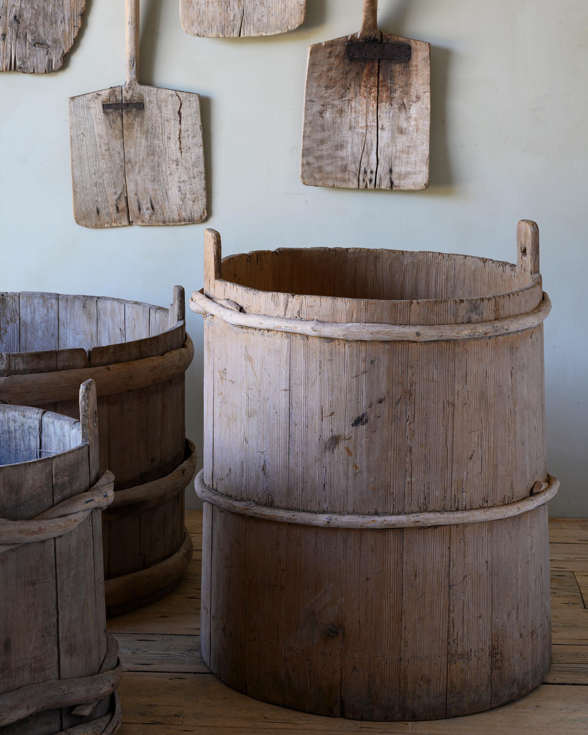 Collection of Three 19th Century Swedish Folk Art Wooden Barrels In Good Condition In Mjöhult, SE