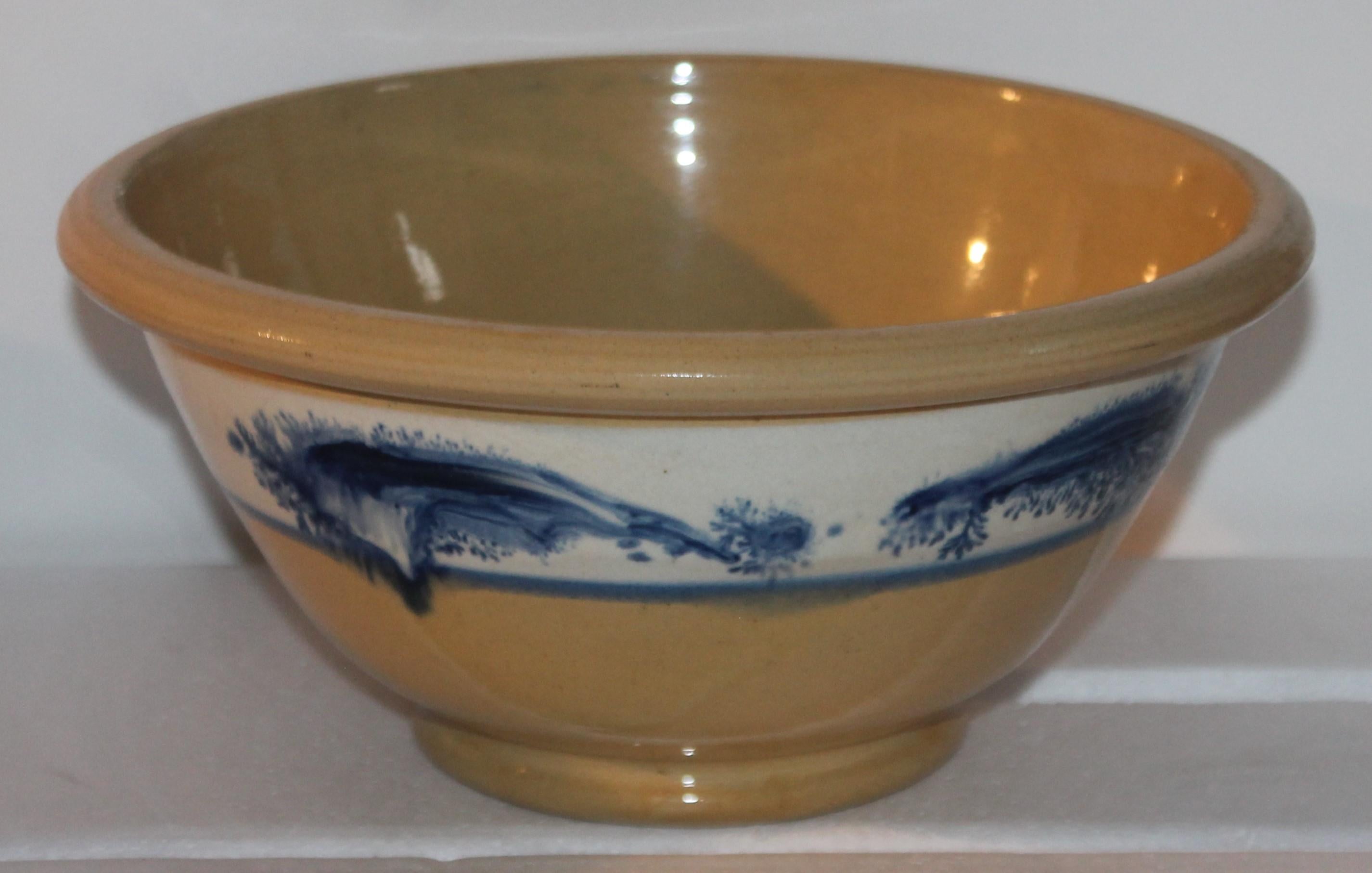 Collection of Three 19th Century Mocha Yellow Ware Bowls In Good Condition For Sale In Los Angeles, CA