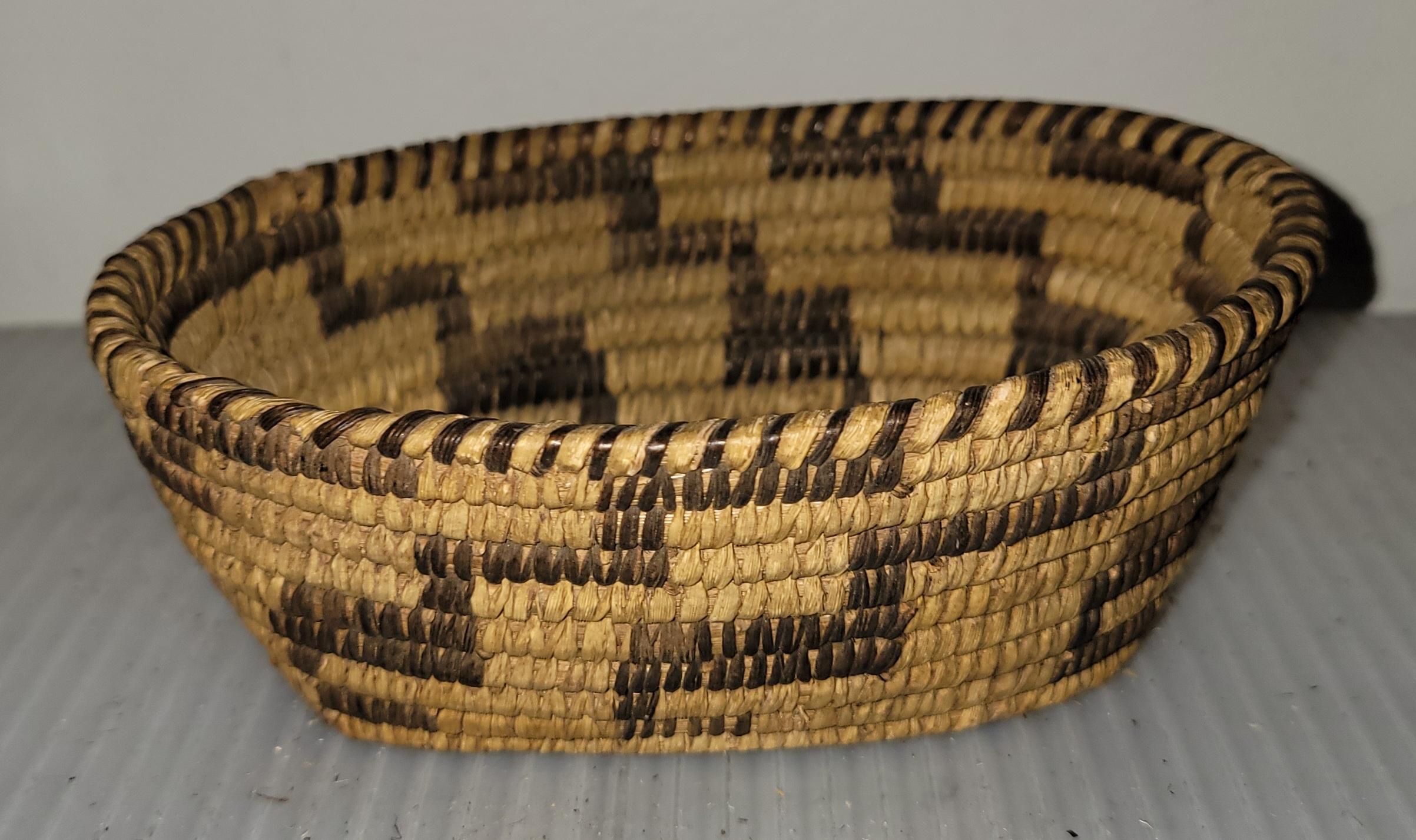 This collection of Papago American Indian baskets are in fine condition and sold as a group of three baskets.

Oval Basket- 6.5 x 3 x 5.5
Medium Round Basket - 7.25 x 3 
Basket/Tray - 10.5 x 9.5 x 1.25